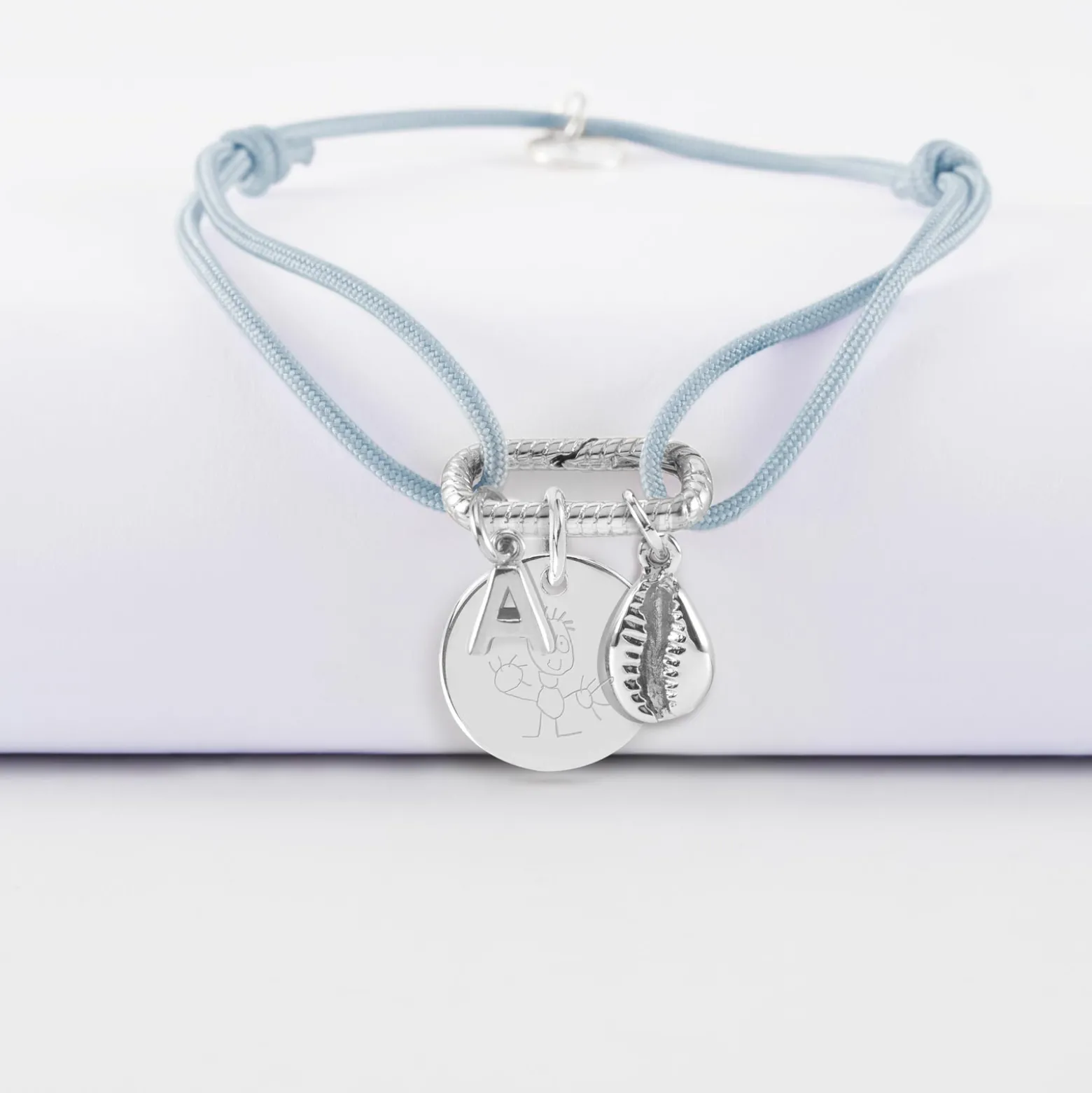 Bracelet personnalisé cordon mousqueton perle 17x11 mm médaille gravée argent 15 mm et breloque(s) summer - à composer