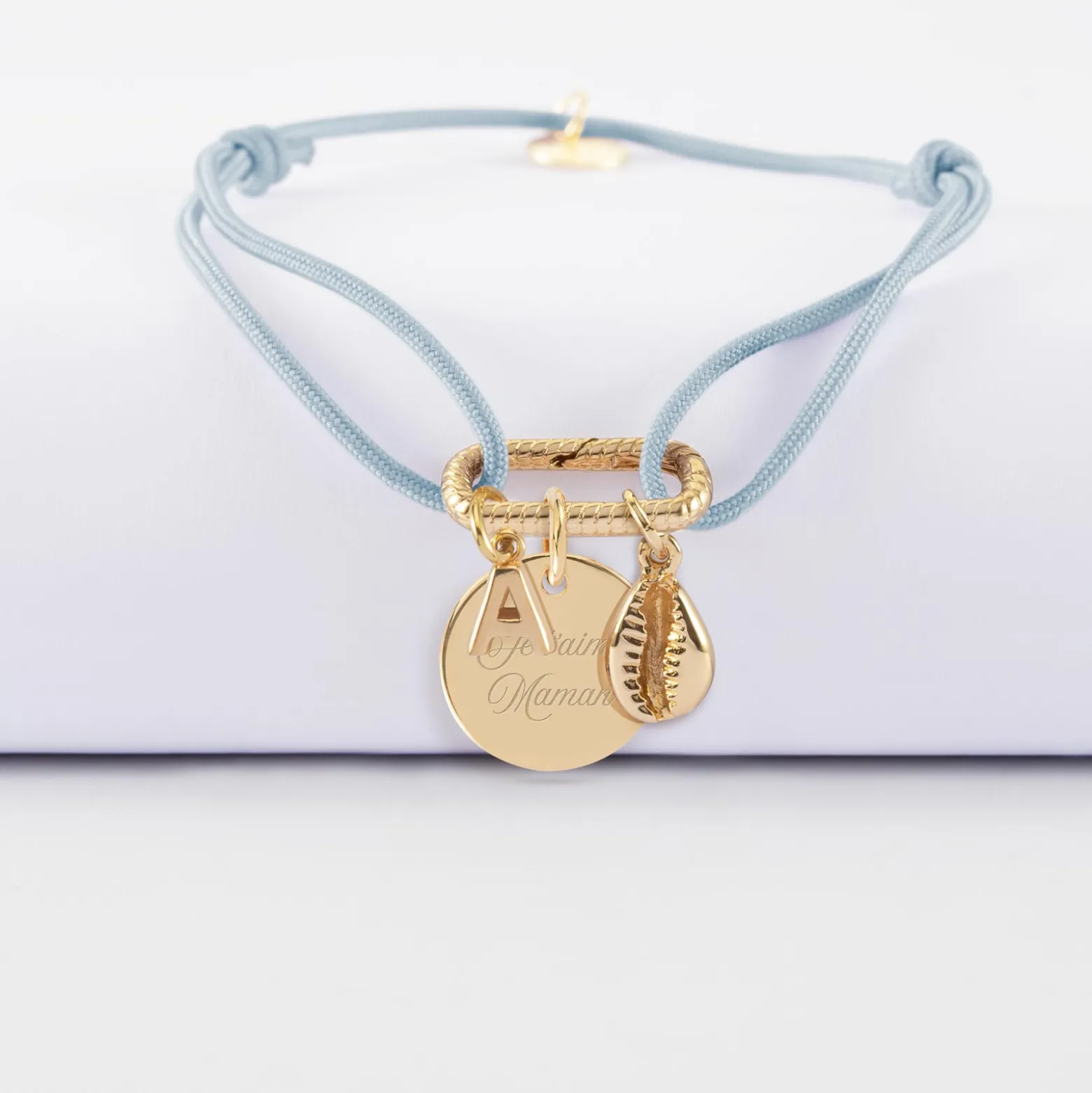 Bracelet personnalisé cordon mousqueton perle 17x11 mm médaille gravée plaqué or 15 mm et breloque(s) summer - à composer