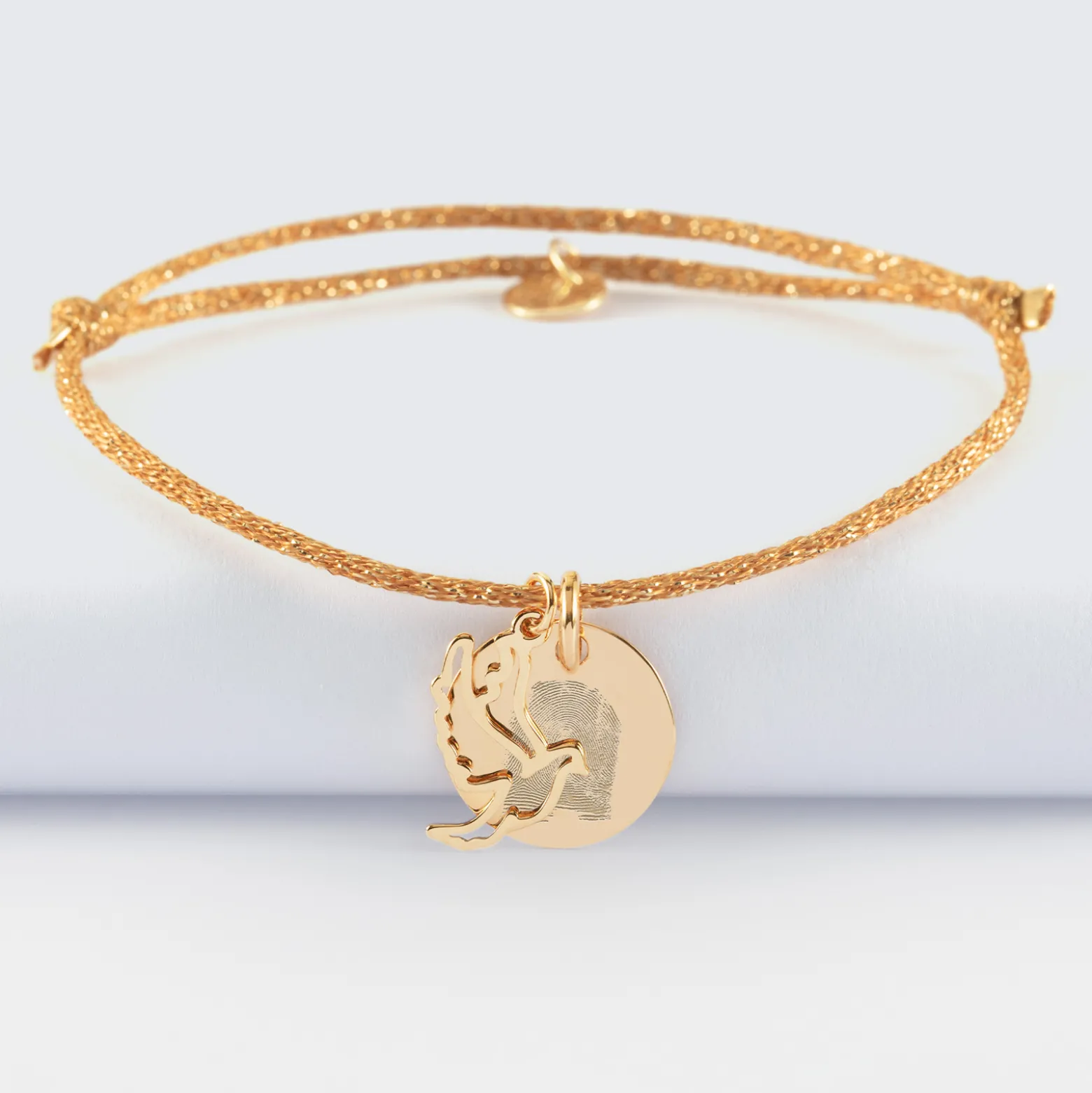 Bracelet personnalisé cordon pailleté médaille gravée plaqué or 15 mm et breloque colombe 18 mm