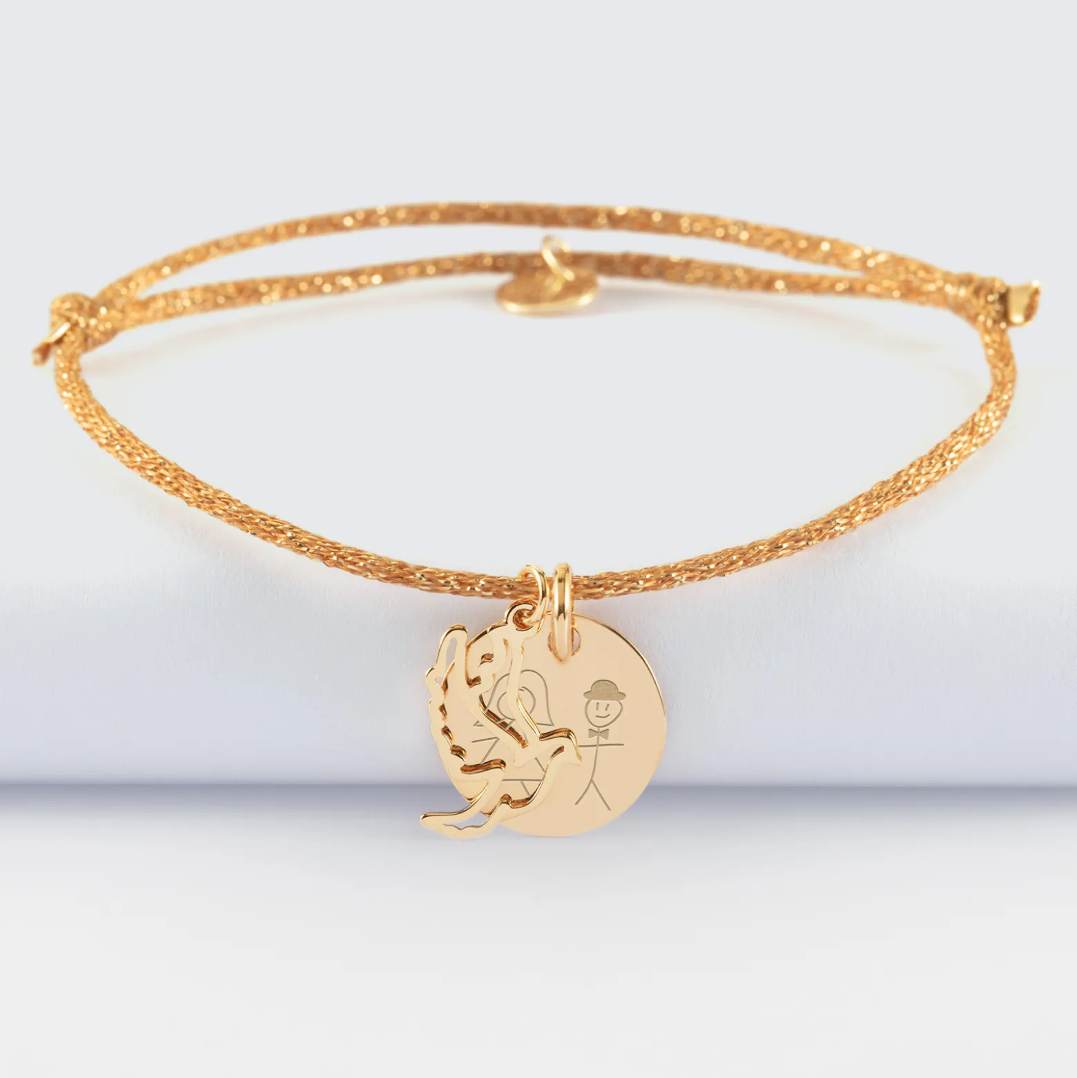 Bracelet personnalisé cordon pailleté médaille gravée plaqué or 15 mm et breloque colombe 18 mm