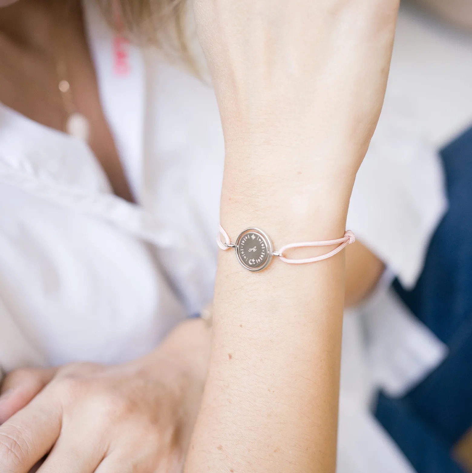 Bracelet personnalisé cordon médaille réversible Eternelle gravée argent 2 trous 16 mm - HappyBulle x Capucine