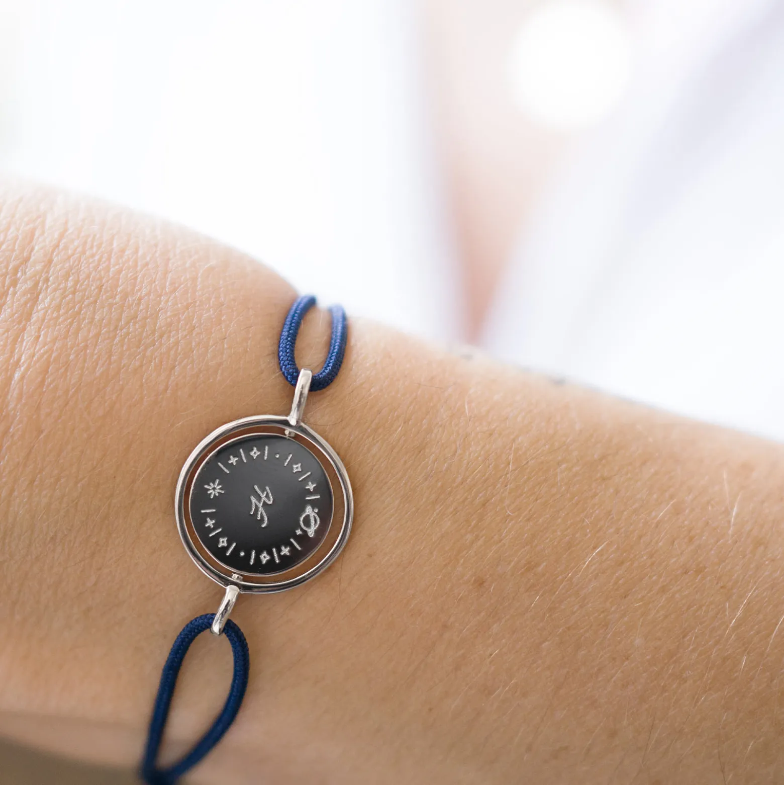 Bracelet personnalisé cordon médaille réversible Eternelle gravée argent 2 trous 16 mm - HappyBulle x Capucine
