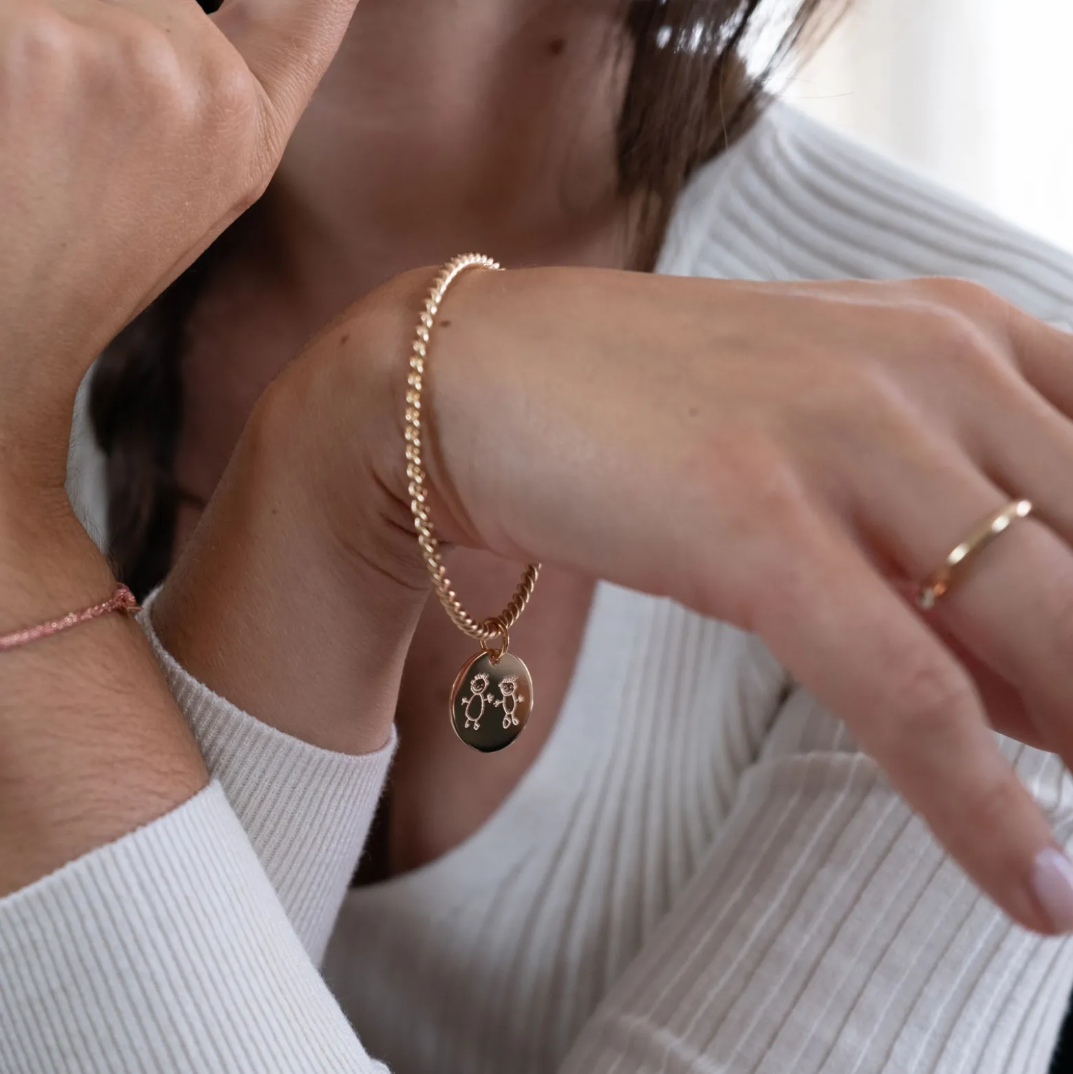 Bracelet personnalisé jonc torsadé plaqué or médaille gravée 19 mm
