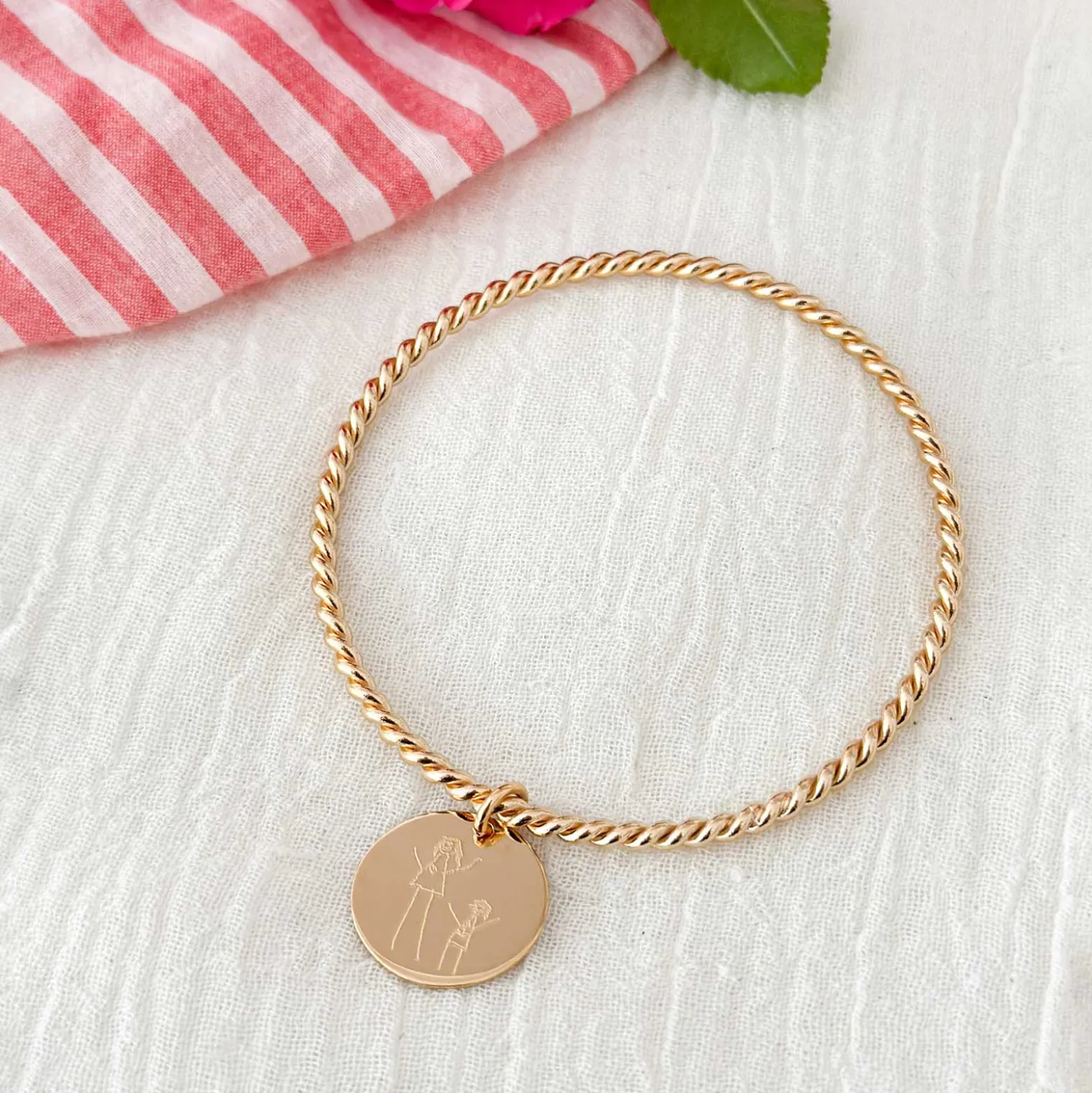 Bracelet personnalisé jonc torsadé plaqué or médaille gravée 19 mm