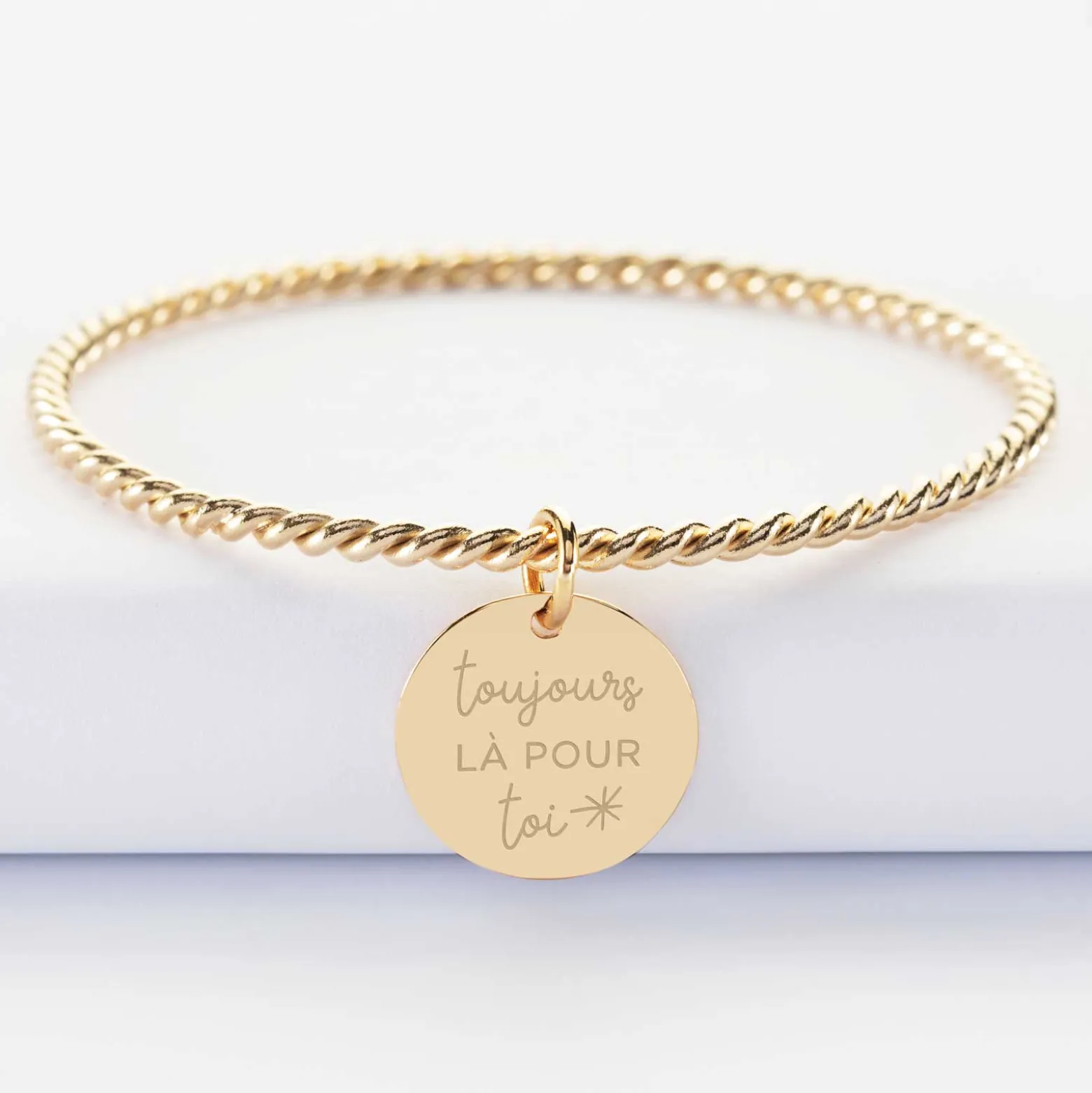 Bracelet personnalisé jonc torsadé plaqué or médaille gravée 19 mm