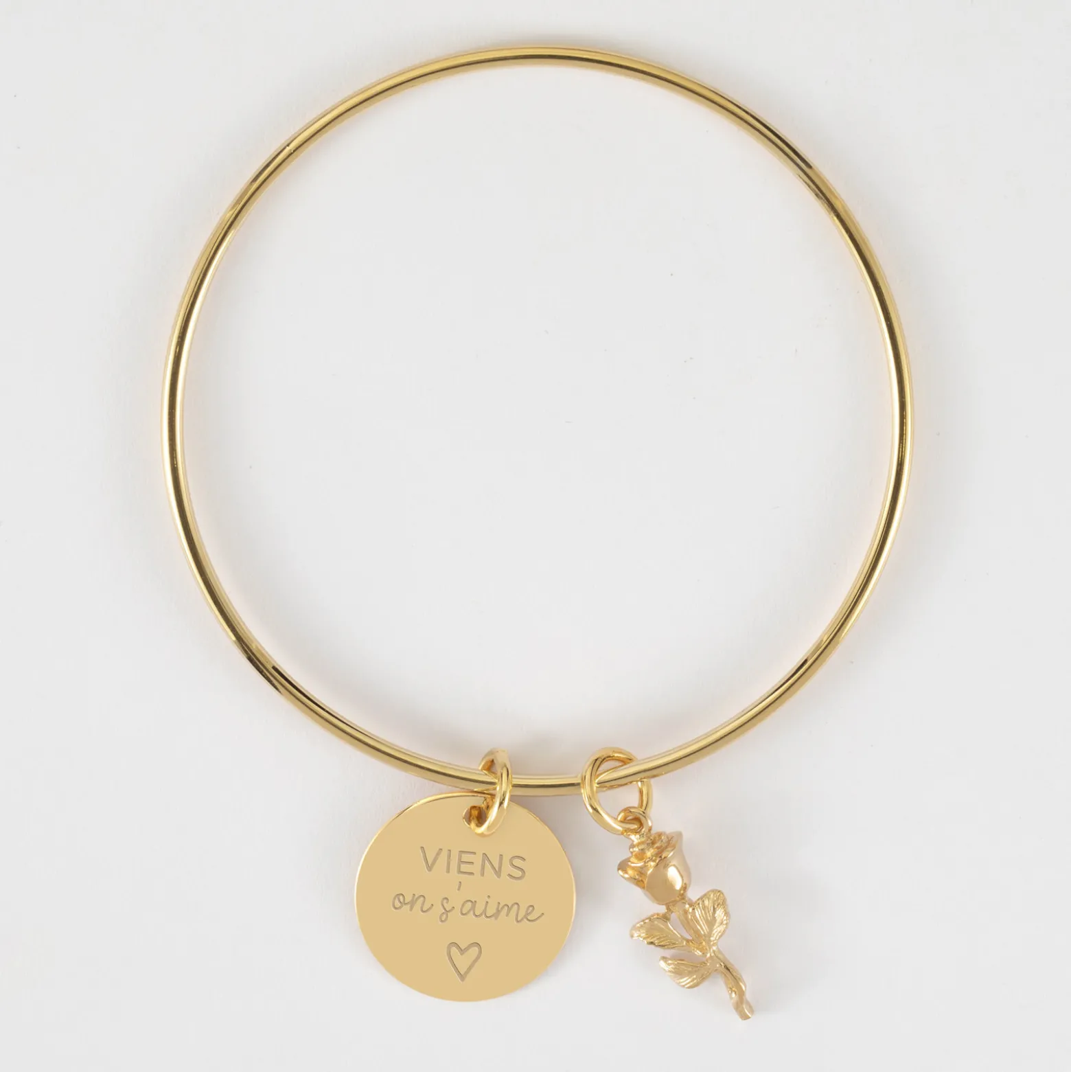 Bracelet personnalisé jonc plaqué or médaille gravée 19 mm et breloque rose 19 mm