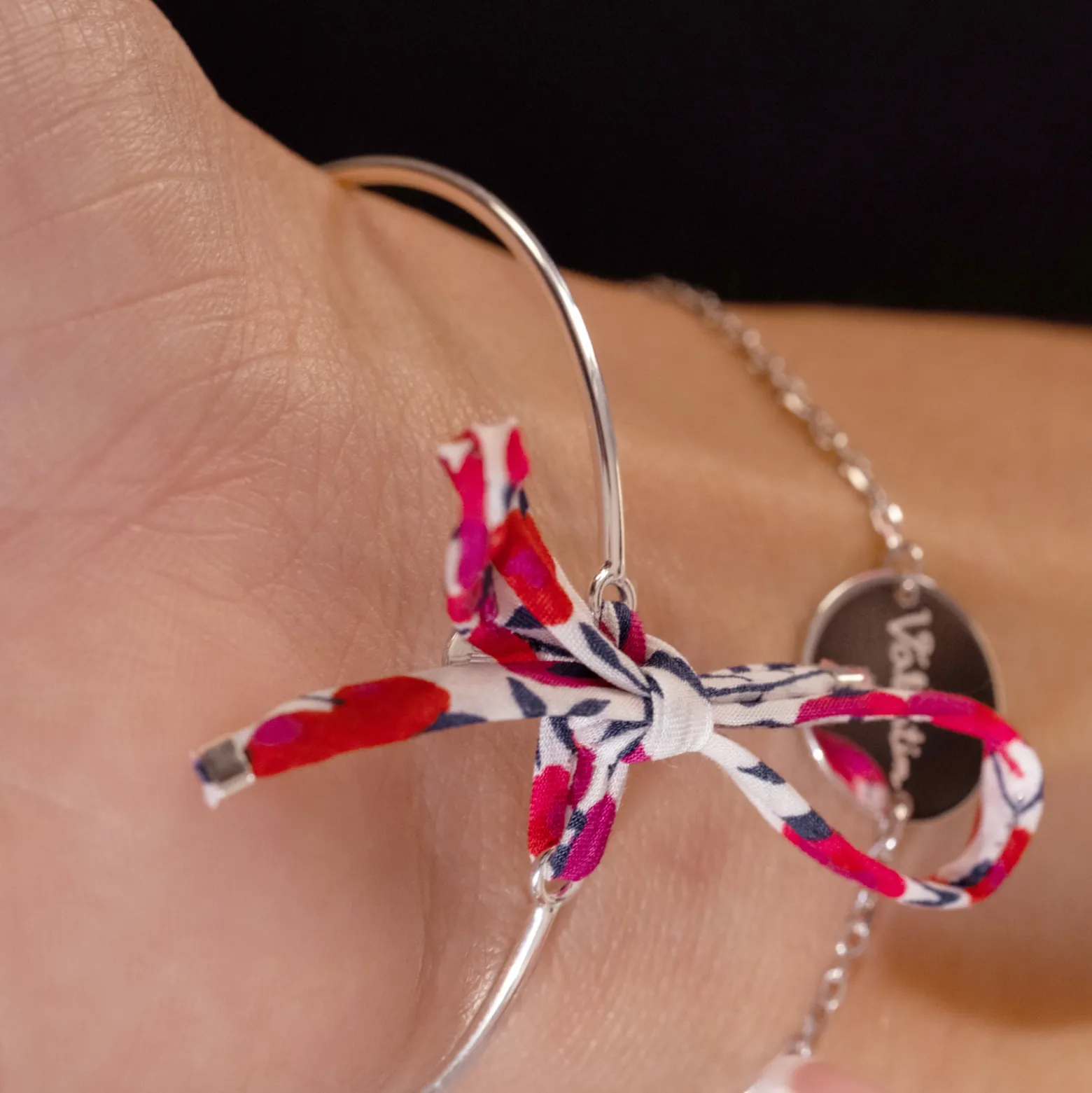 Bracelet personnalisé jonc argent et cordon Liberty médaille gravée 15 mm