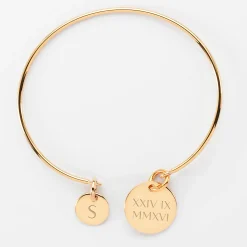 Bracelet personnalisé jonc plaqué or médaille gravée 15 mm et breloque ronde 10 mm