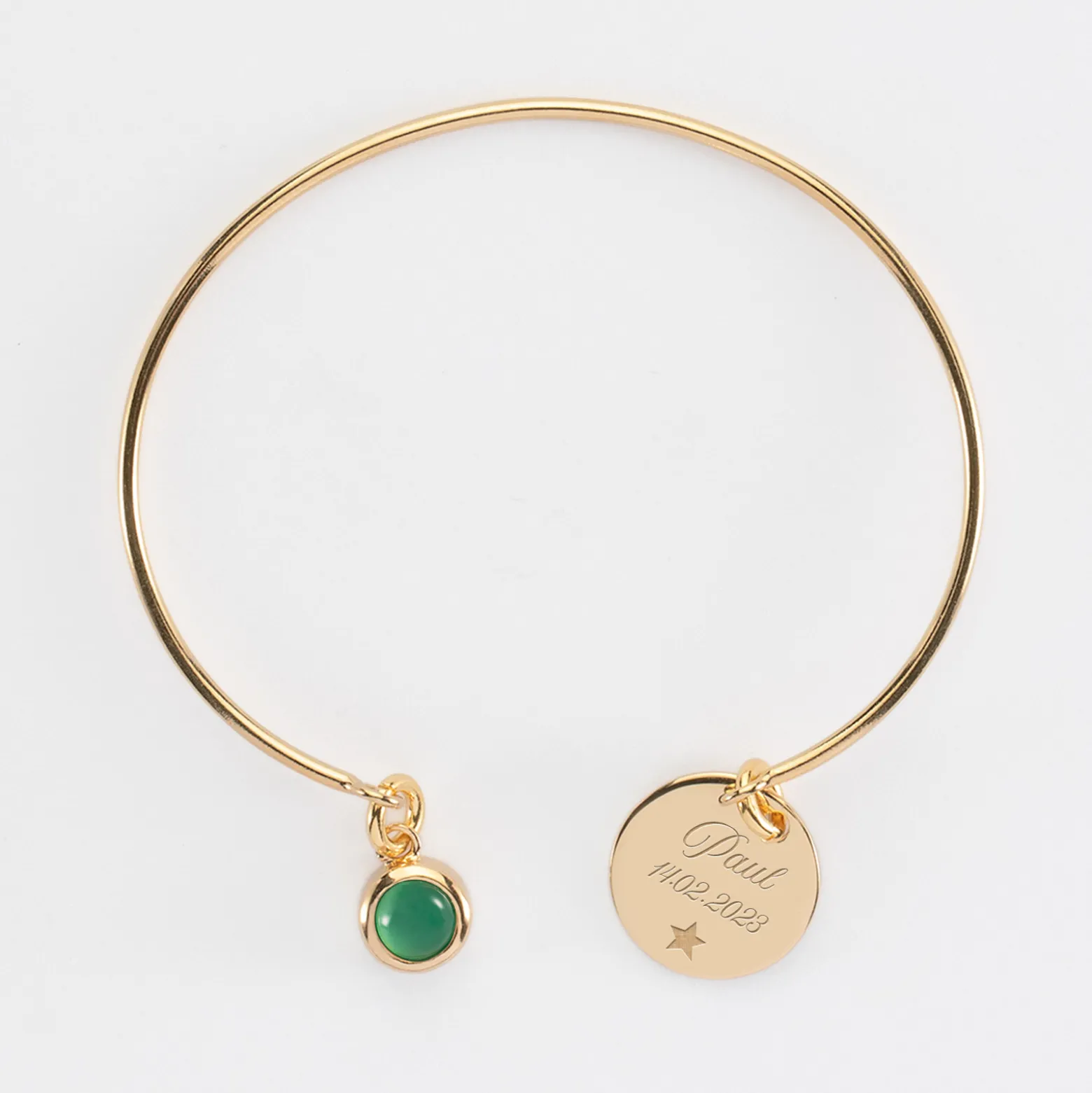 Bracelet personnalisé jonc plaqué or ouvert médaille gravée 15 mm et breloque pierre naturelle 8 mm