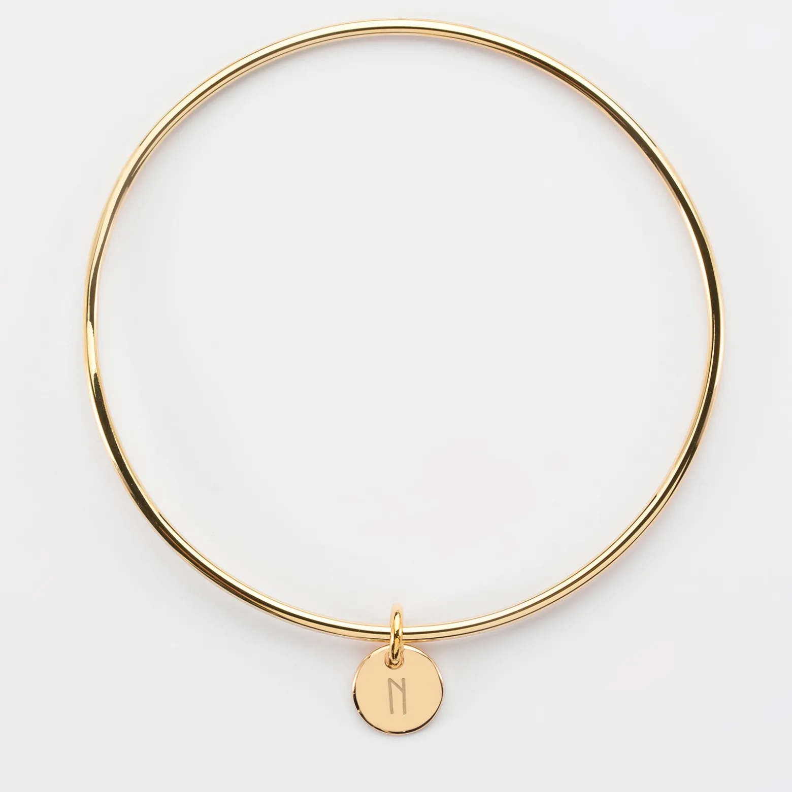 Bracelet personnalisé jonc plaqué or médaille gravée initiale 10 mm