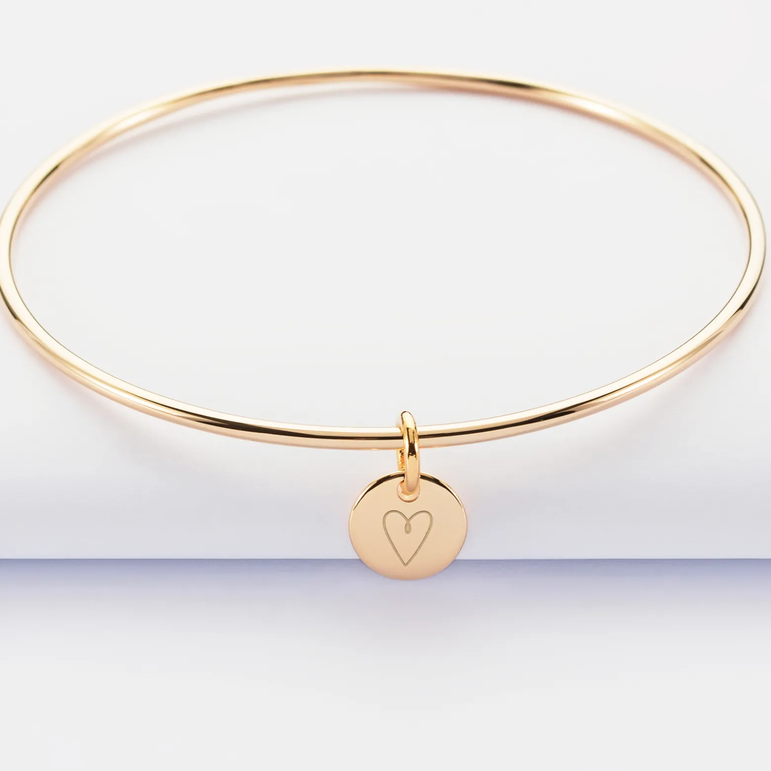 Bracelet personnalisé jonc plaqué or médaille gravée initiale 10 mm