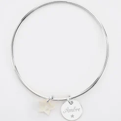 Bracelet personnalisé jonc argent médaille gravée 15 mm et breloque nacre 10 mm