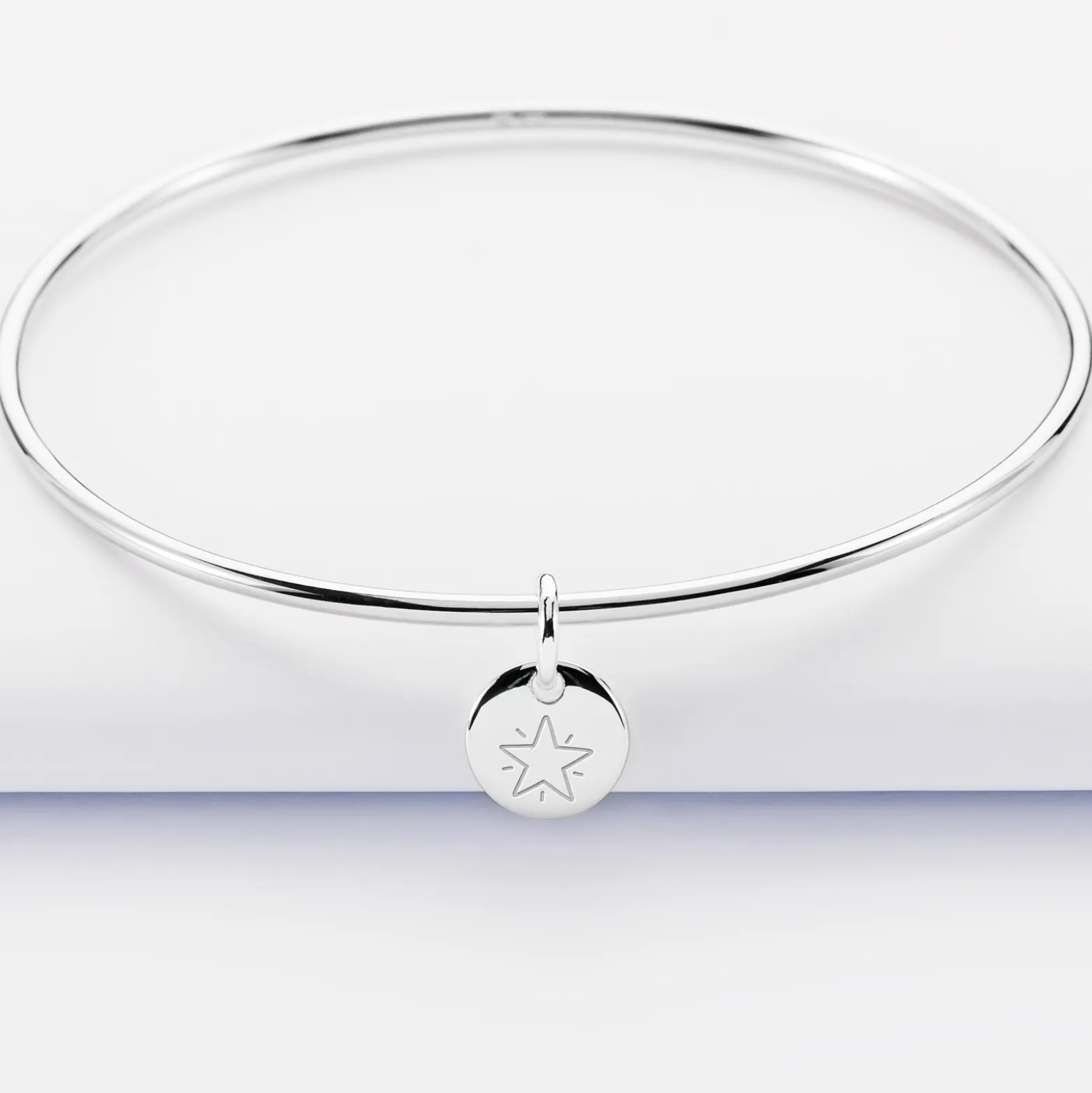 Bracelet personnalisé jonc argent médaille gravée initiale 10 mm