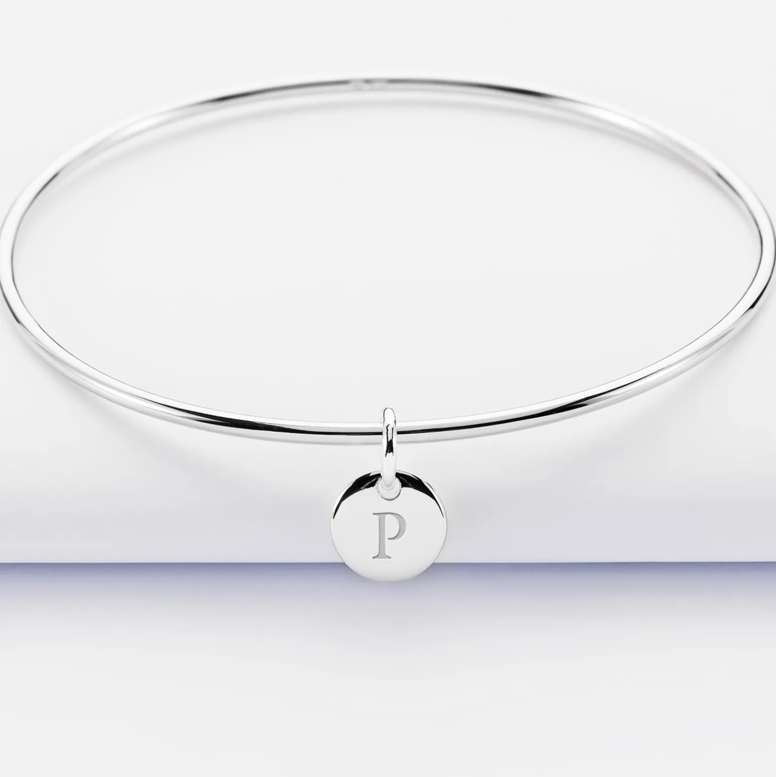 Bracelet personnalisé jonc argent médaille gravée initiale 10 mm