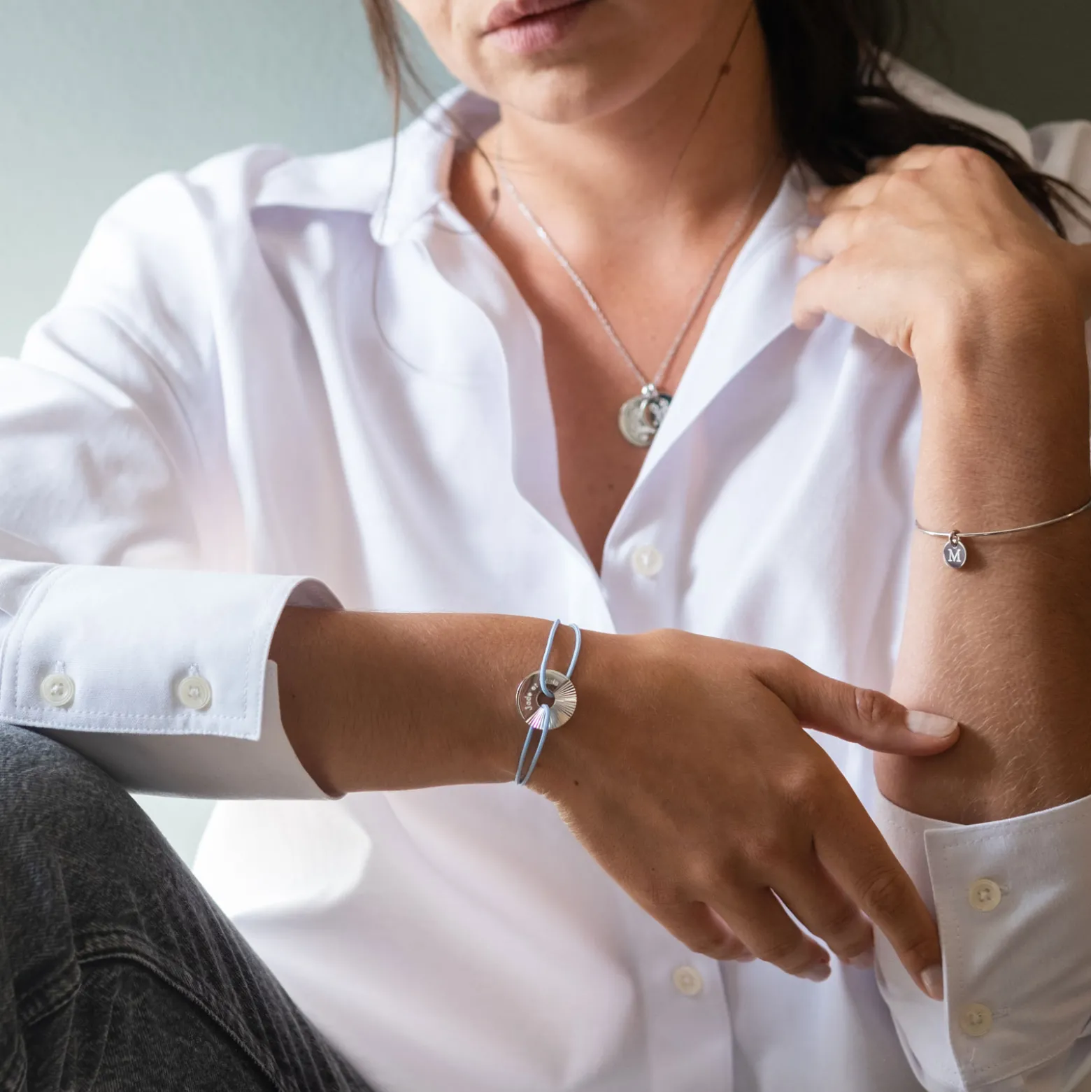 Bracelet personnalisé jonc argent médaille gravée initiale 10 mm