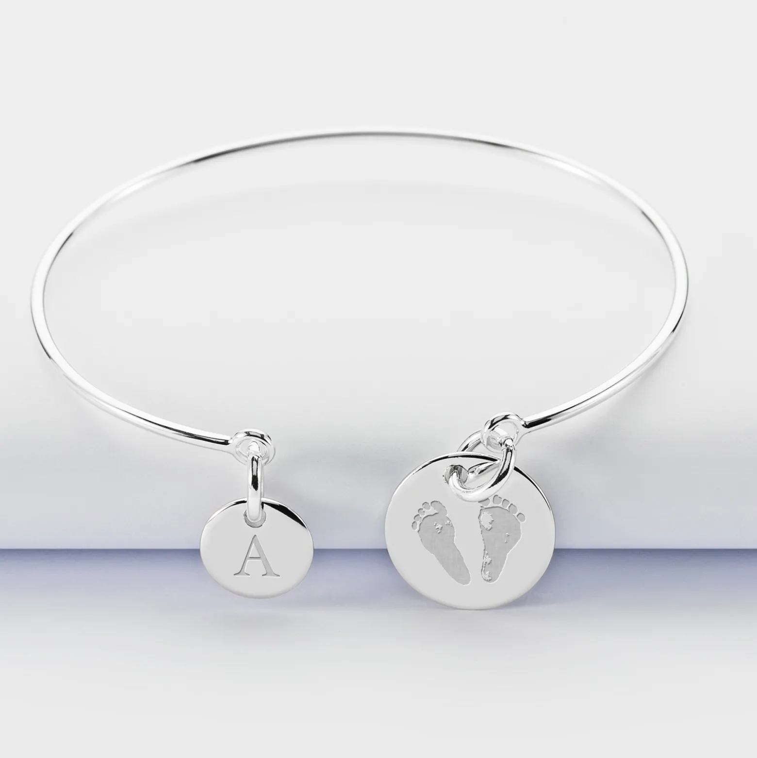 Bracelet personnalisé jonc argent médaille gravée 15 mm et breloque ronde 10 mm