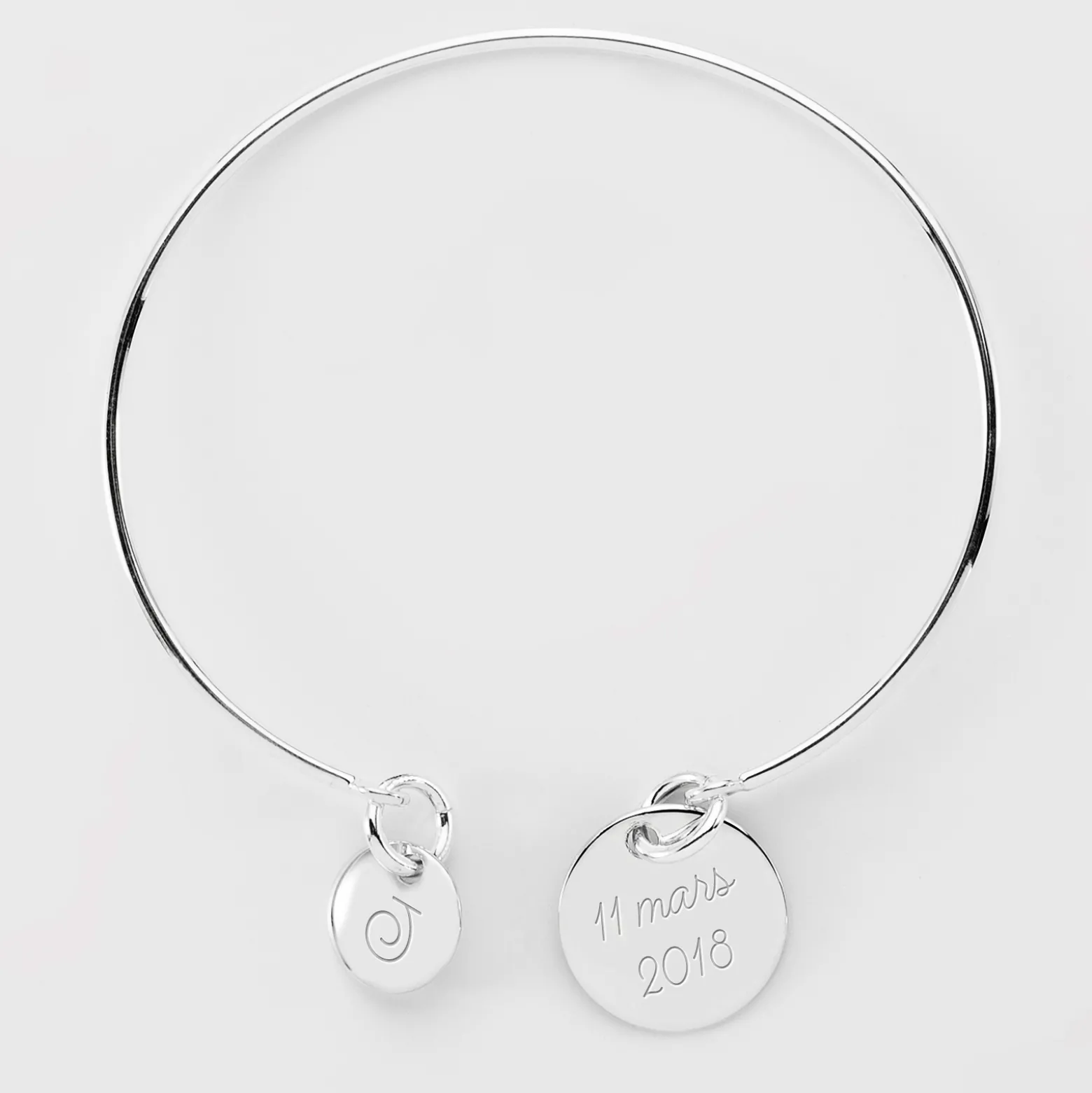 Bracelet personnalisé jonc argent médaille gravée 15 mm et breloque ronde 10 mm