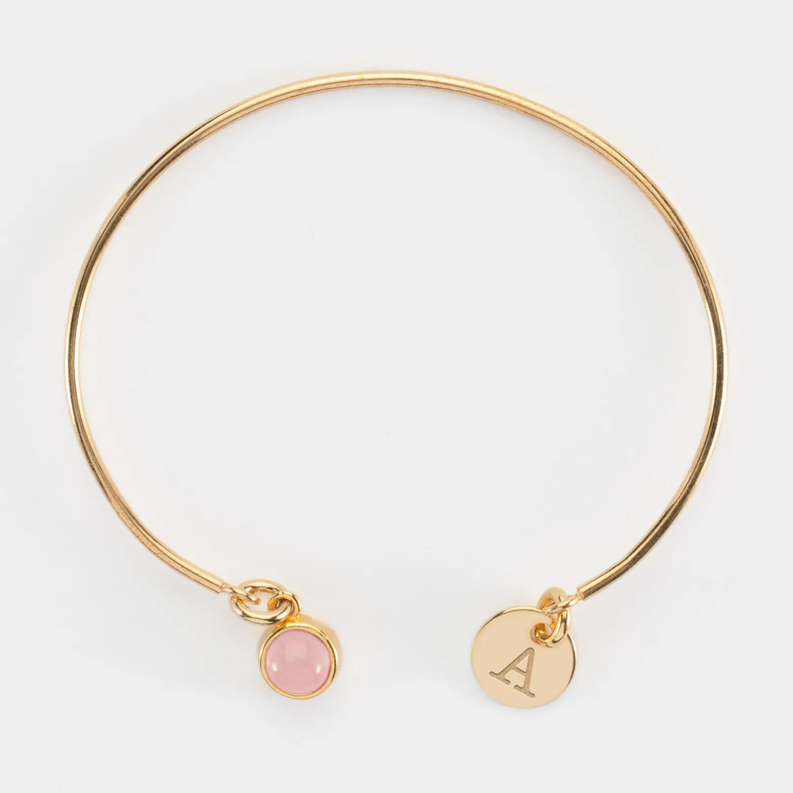 Bracelet personnalisé jonc plaqué or ouvert médaille gravée 10 mm et breloque pierre naturelle 8 mm