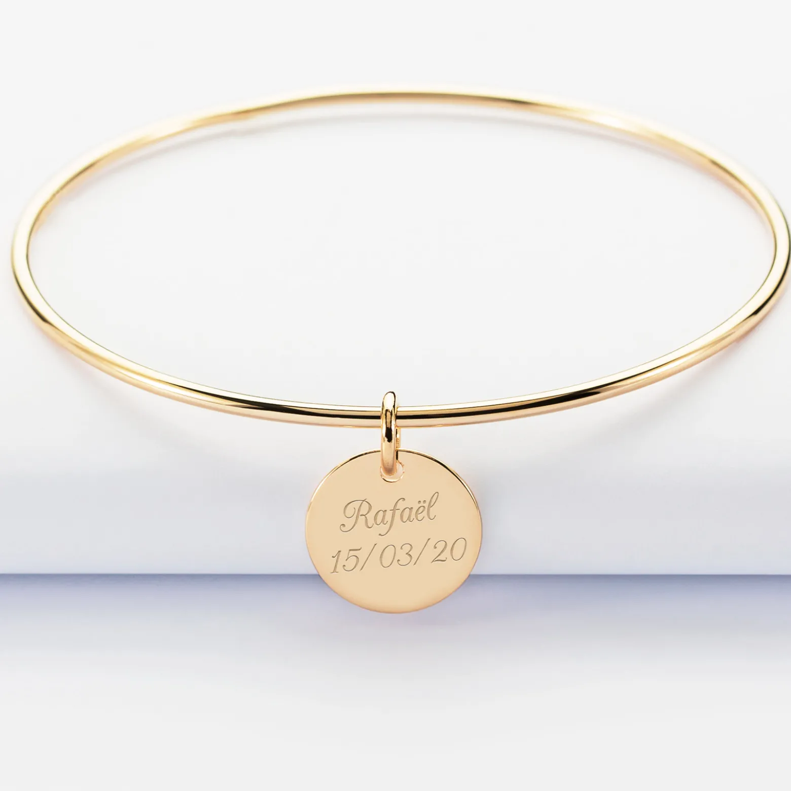 Bracelet personnalisé jonc plaqué or médaille gravée 15 mm