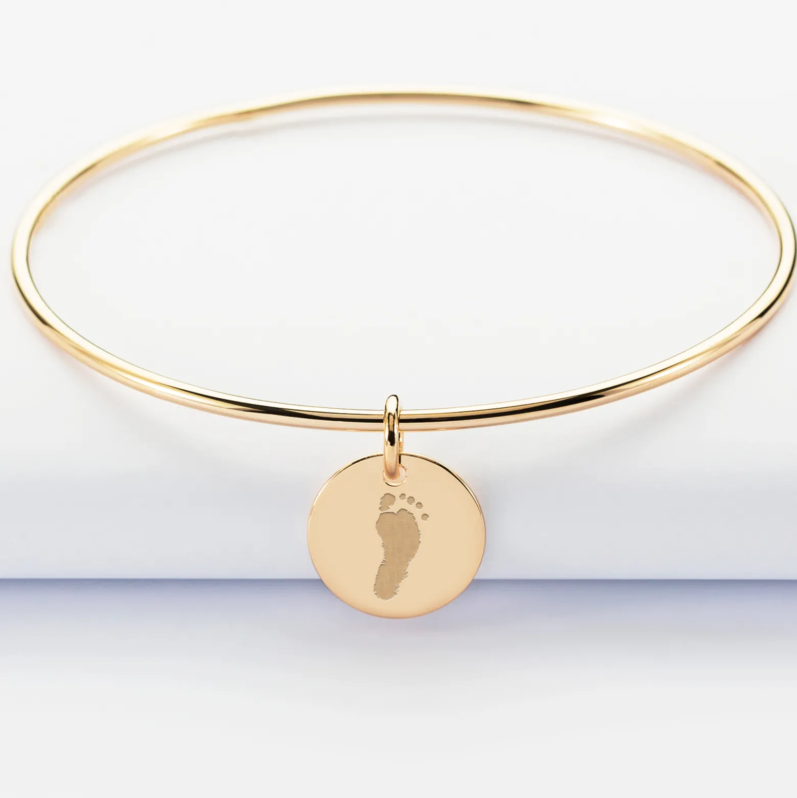 Bracelet personnalisé jonc plaqué or médaille gravée 15 mm