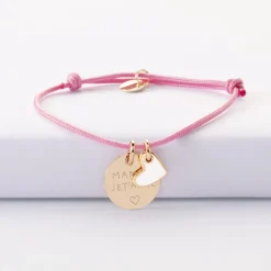 Bracelet personnalisé médaille gravée plaqué or 15 mm et breloque coeur email 10 mm