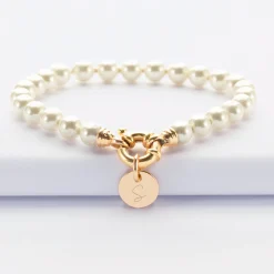 Bracelet personnalisé perles de Majorque fermoir marin médaille gravée plaqué or 10 mm