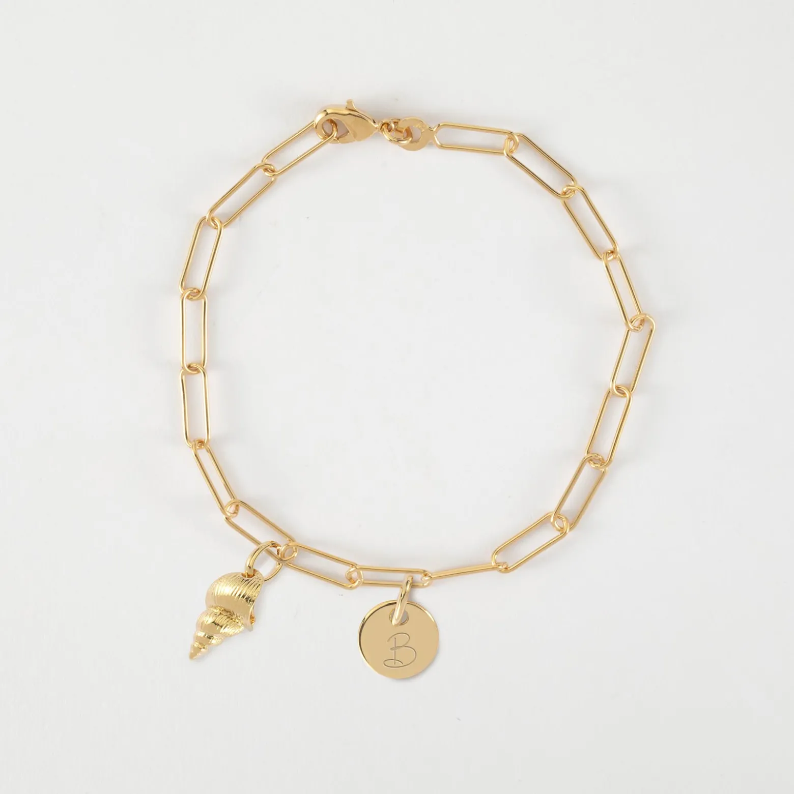Bracelet personnalisé petites mailles médaille gravée plaqué or 10 mm et breloque(s) summer - à composer