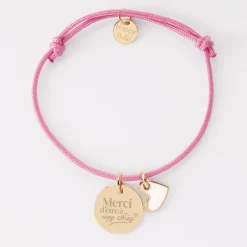 Bracelet Témoin personnalisé médaille gravée plaqué or 15 mm et breloque coeur email 10 mm