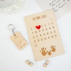 Cadre calendrier personnalisé bois gravé 15x10 cm avec support