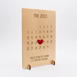 Cadre calendrier personnalisé bois gravé 15x10 cm avec support