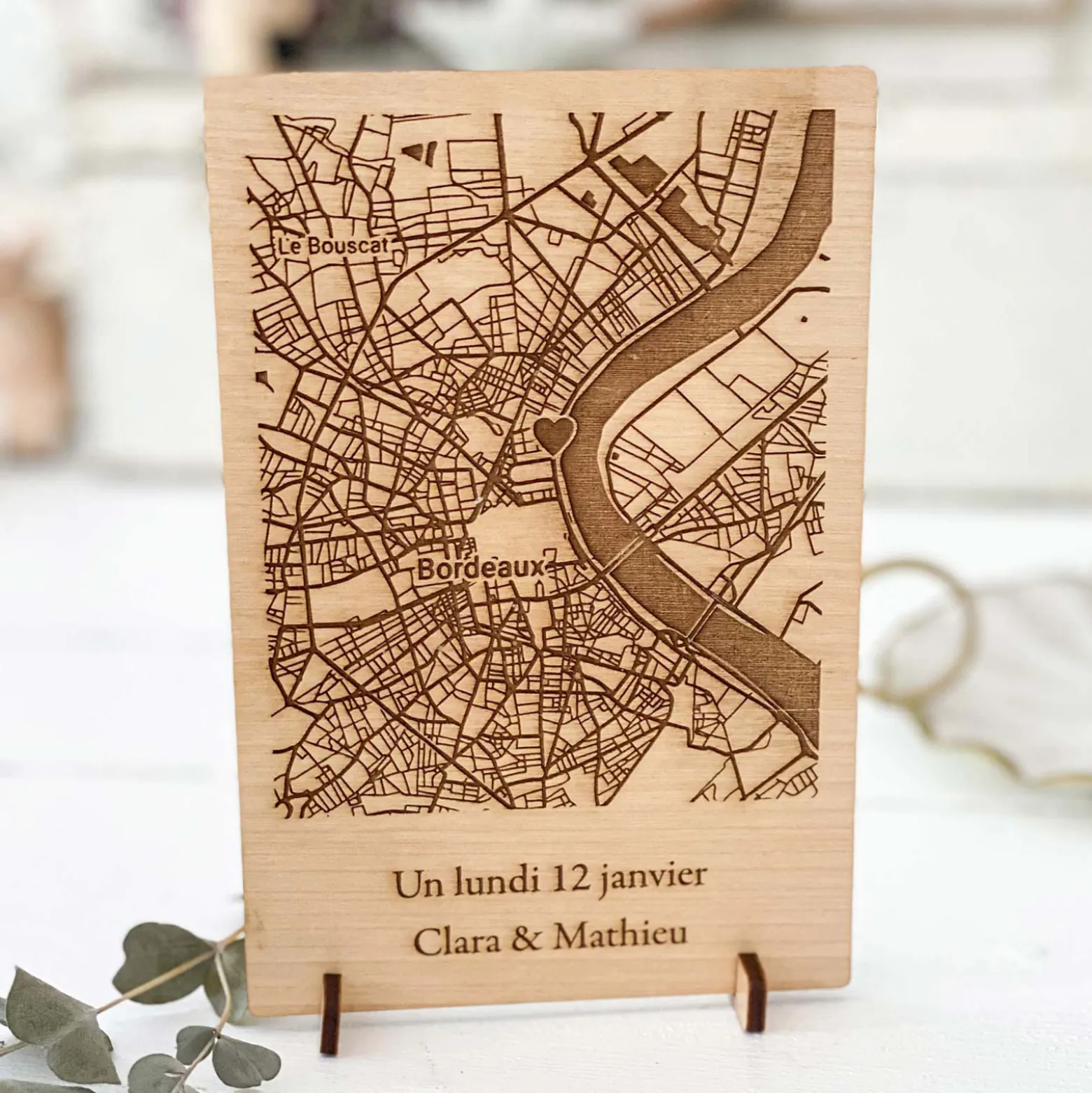 Cadre "Géo map" personnalisé bois gravé 15x10 cm avec support