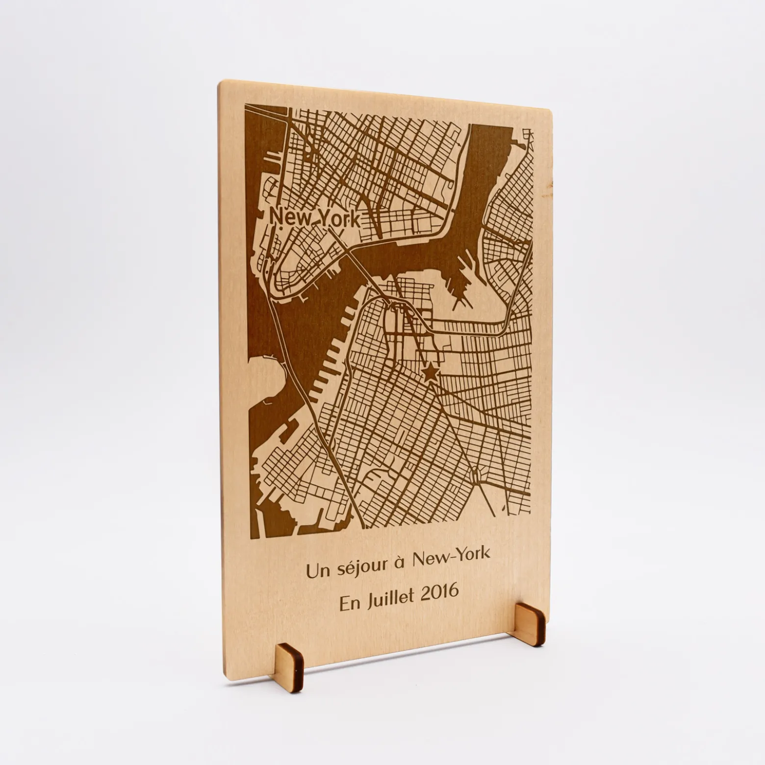 Cadre "Géo map" personnalisé bois gravé 15x10 cm avec support