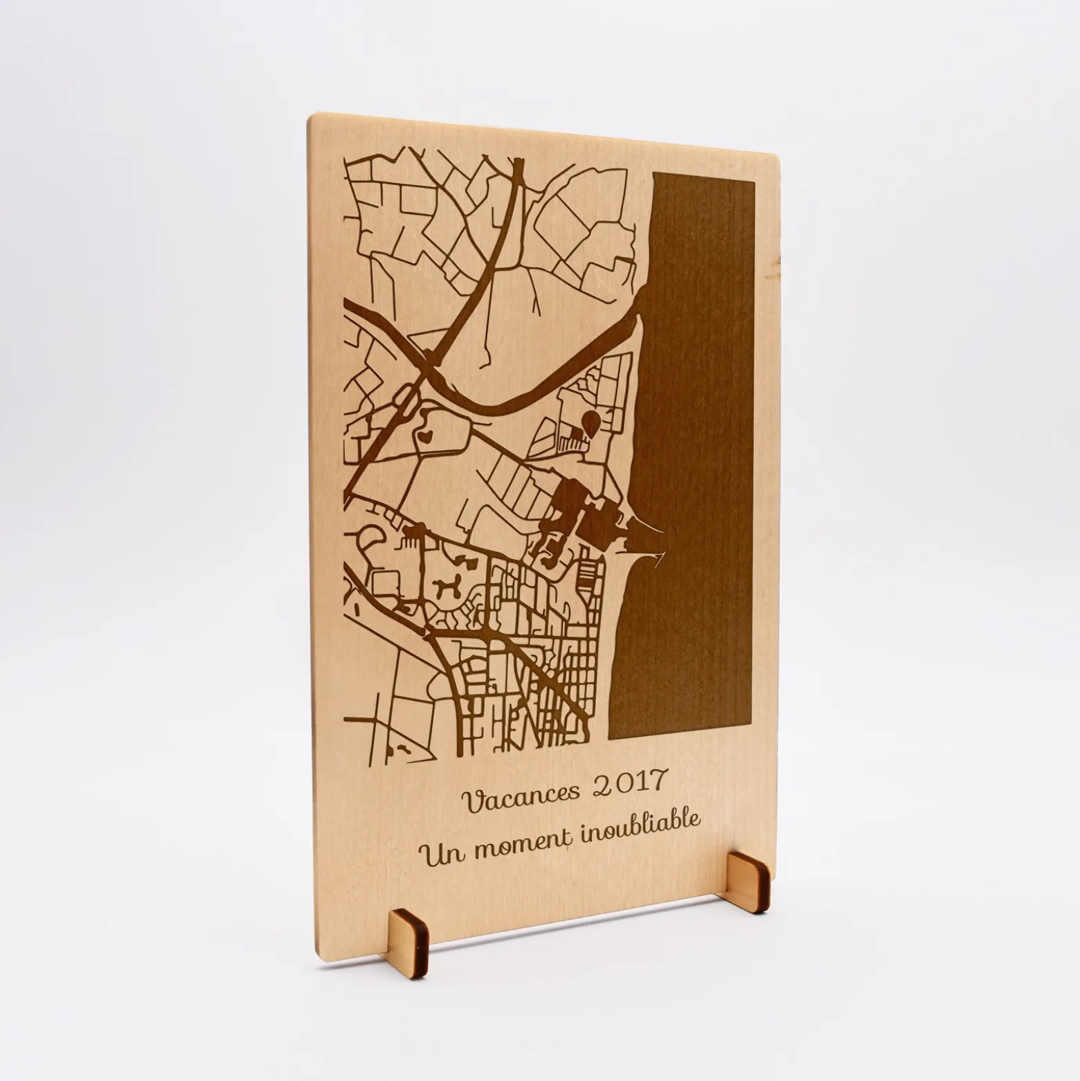 Cadre "Géo map" personnalisé bois gravé 15x10 cm avec support