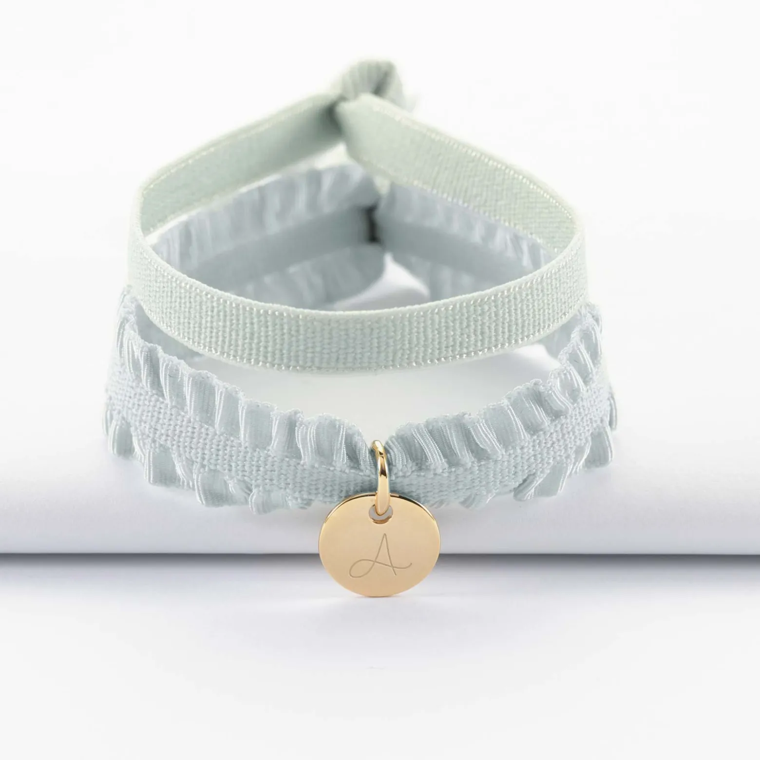 Coffret de bracelets enfant personnalisés cordons élastiques interchangeables médaille gravée plaqué or 10 mm