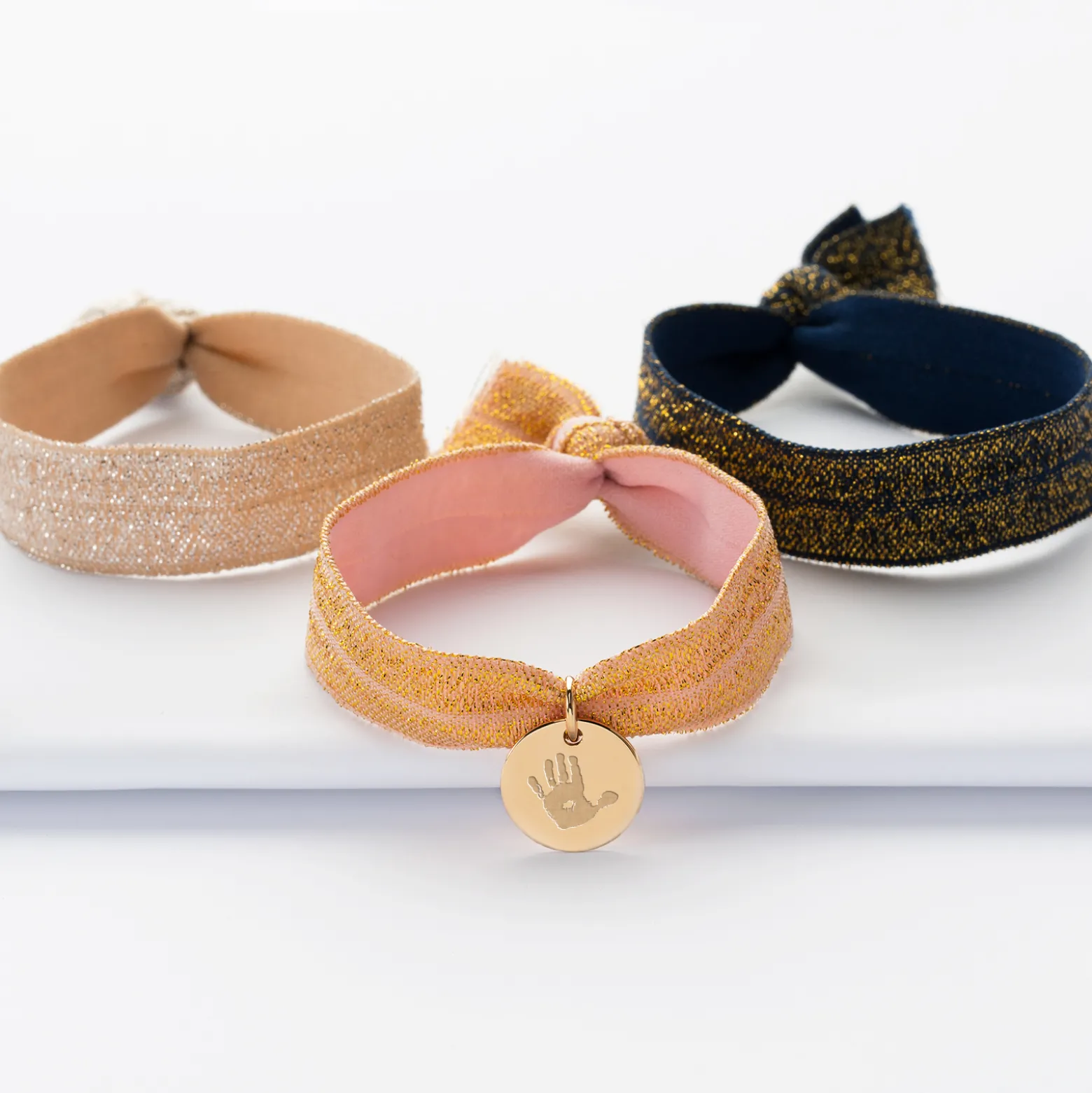 Coffret de bracelets personnalisés cordons élastiques interchangeables médaille gravée plaqué or 15 mm
