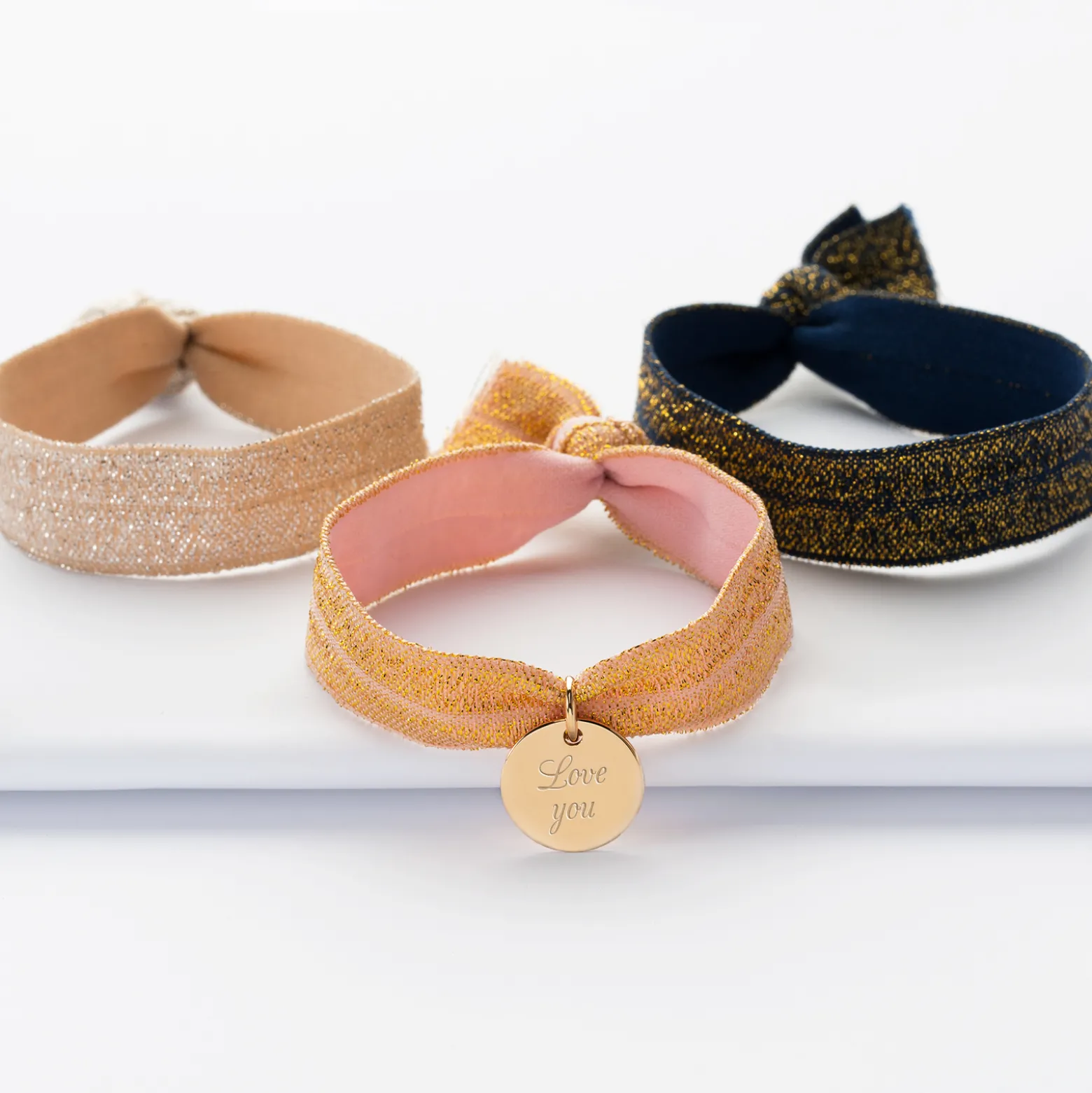 Coffret de bracelets personnalisés cordons élastiques interchangeables médaille gravée plaqué or 15 mm