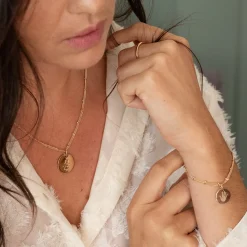 Collier chaîne double personnalisé médaille gravée plaqué or 19 mm