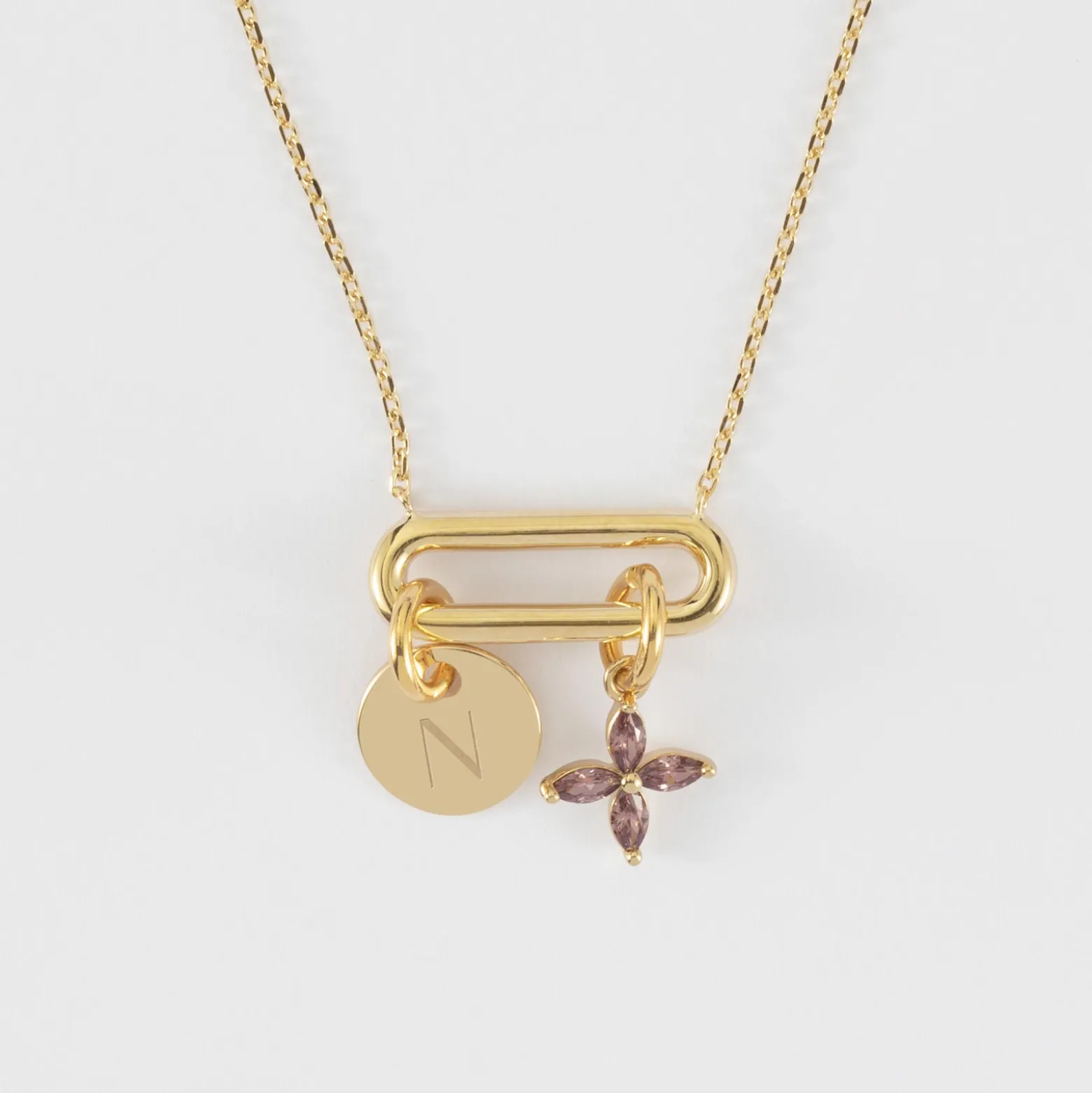 Collier chaîne ovale ouvert personnalisé médaille gravée plaqué or 10 mm et breloque fleur pétales 10 mm