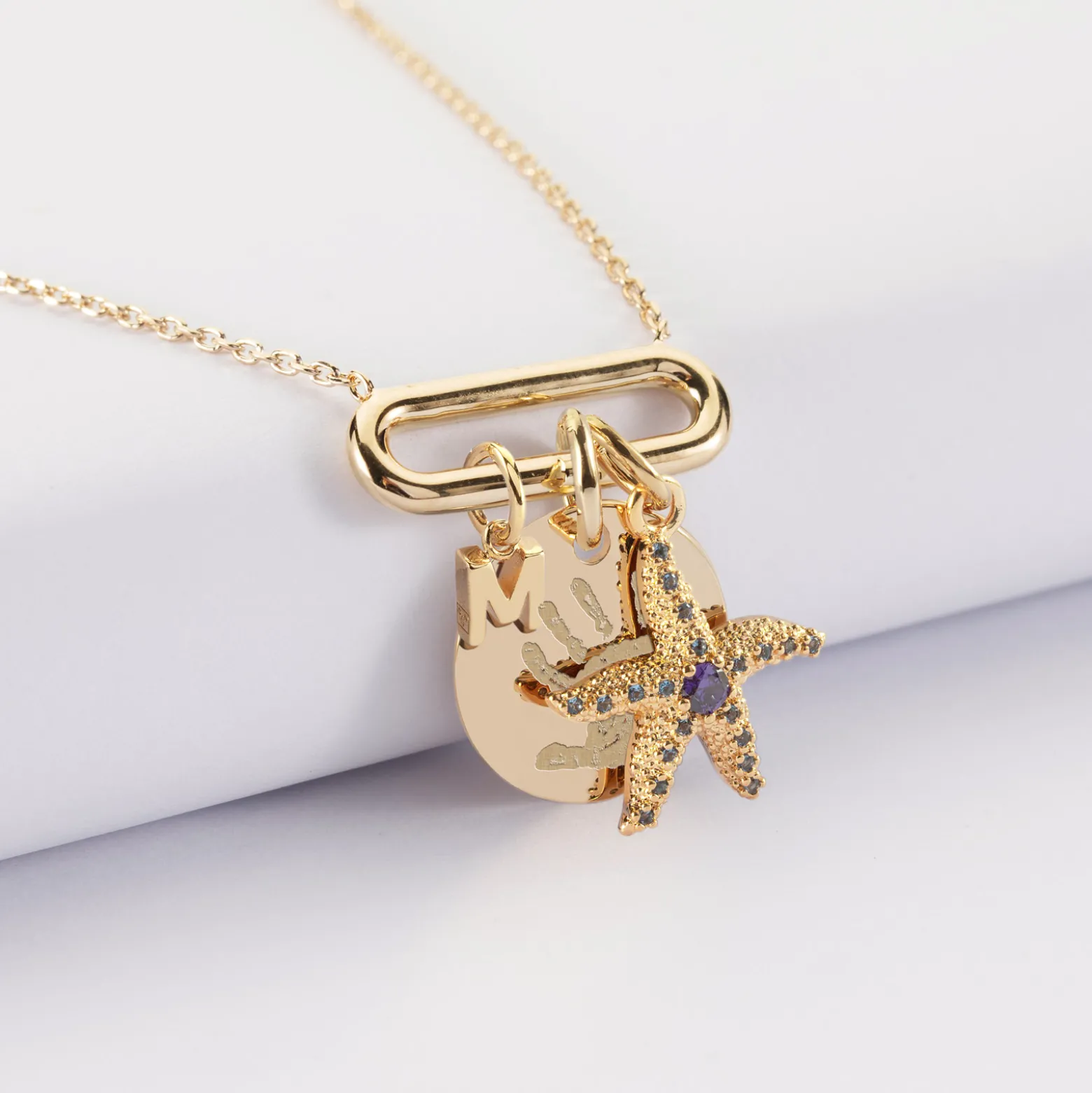 Collier chaîne ovale ouvert personnalisé médaille gravée plaqué or 15 mm et breloque(s) summer - à composer