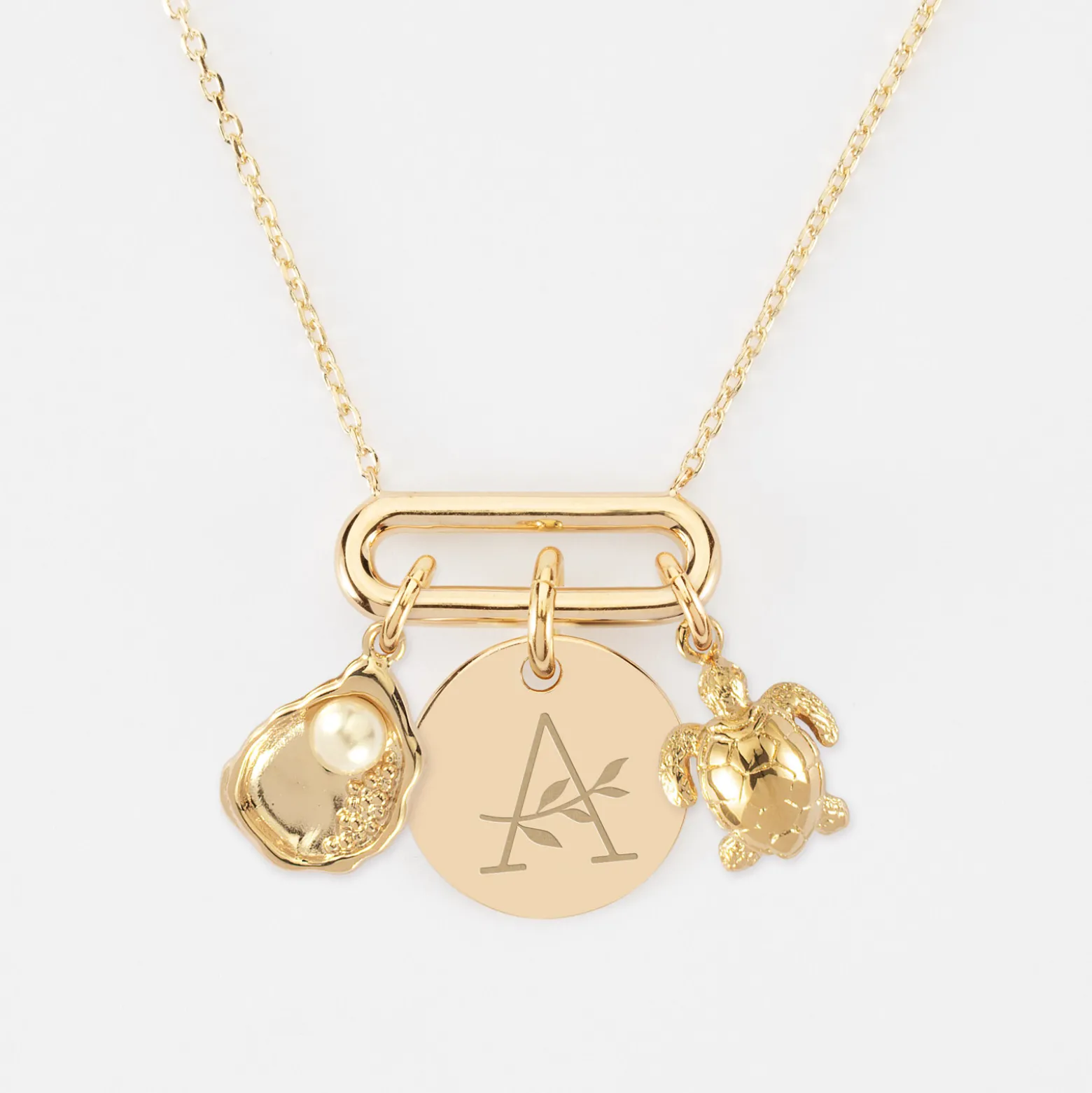 Collier chaîne ovale ouvert personnalisé médaille gravée plaqué or 15 mm et breloque(s) summer - à composer