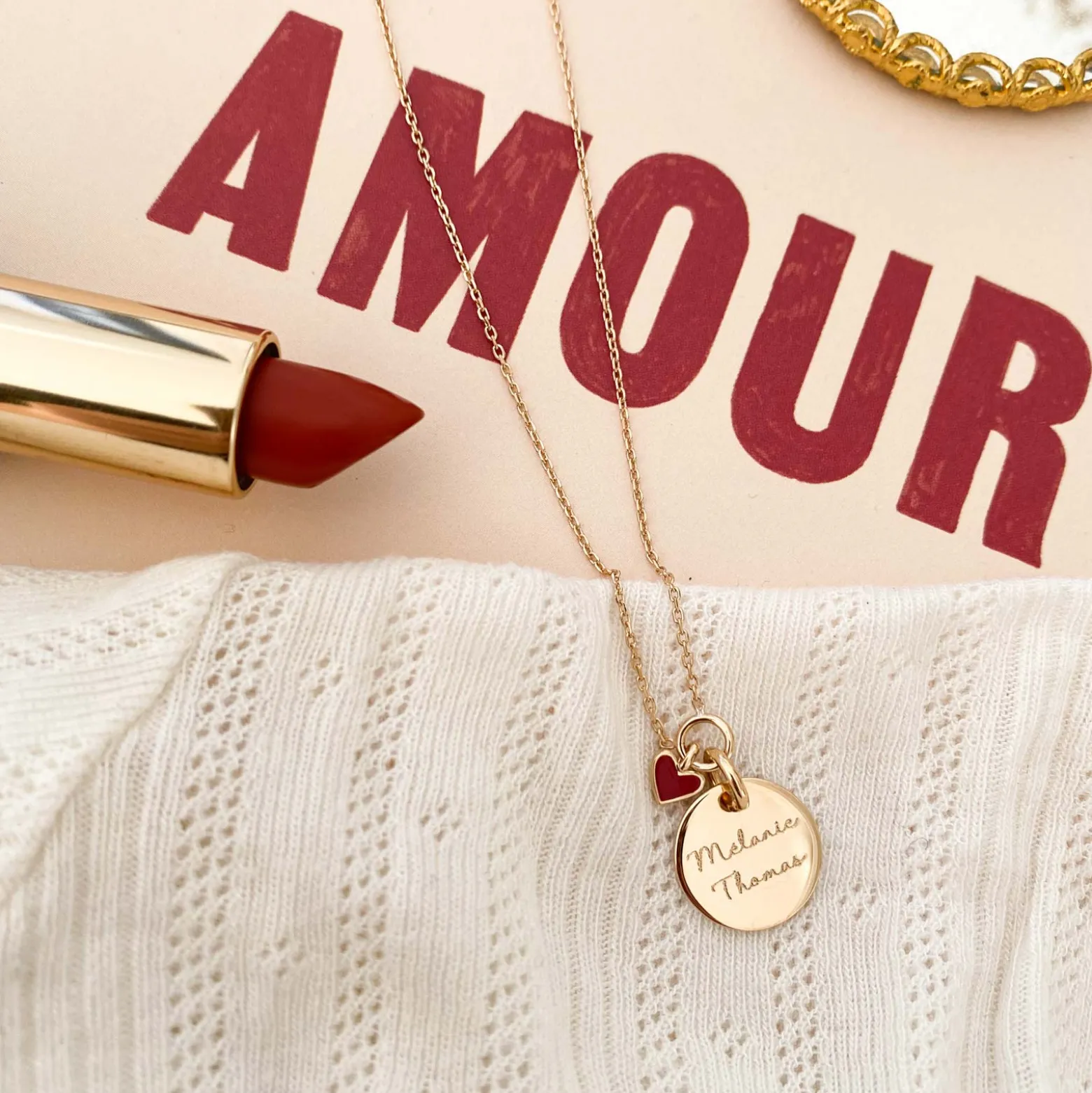 Collier coeur émail rouge personnalisé médaille plaqué or 15 mm