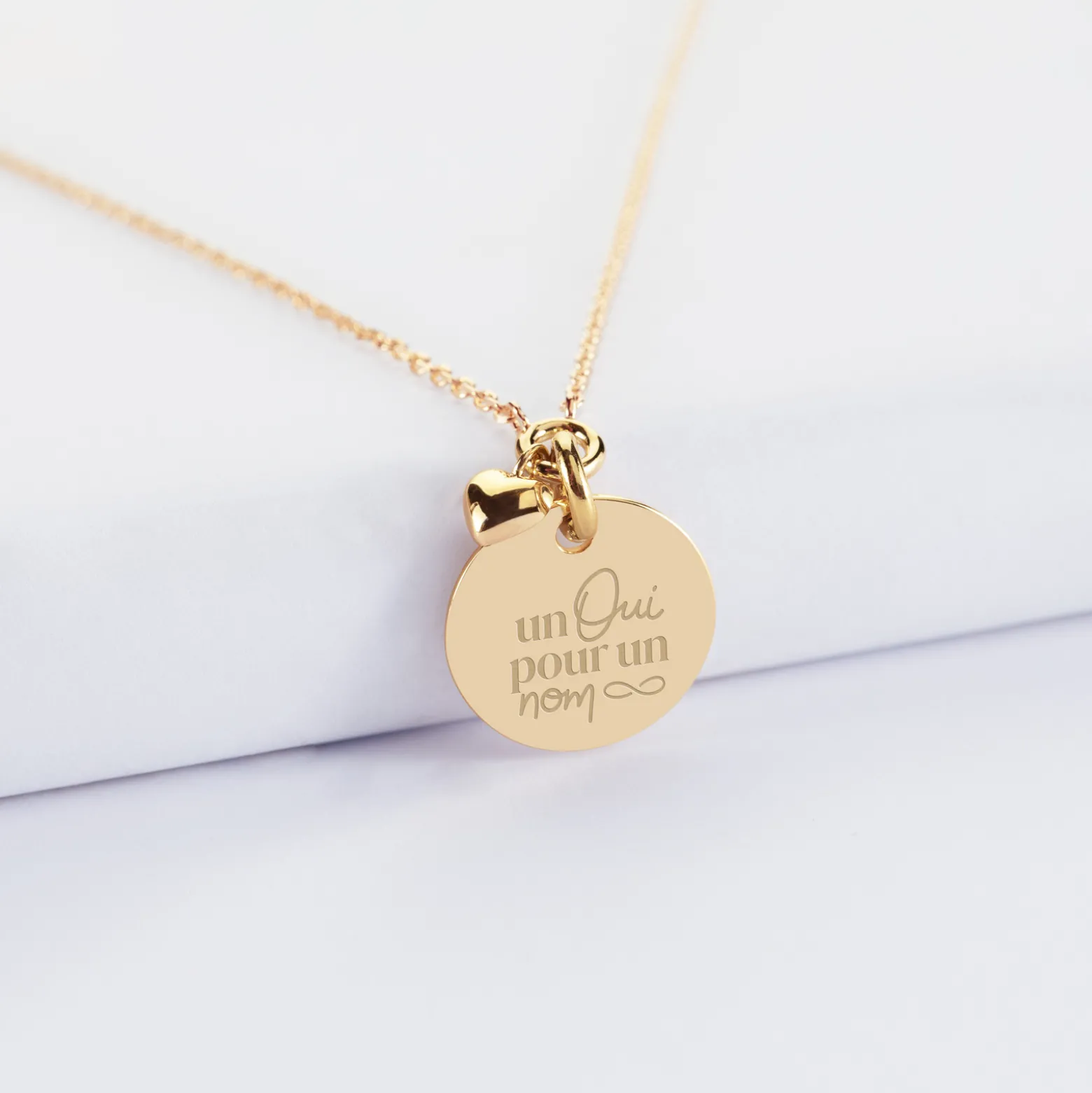 Collier mini coeur bombé Mariée personnalisé médaille gravée plaqué or 15 mm