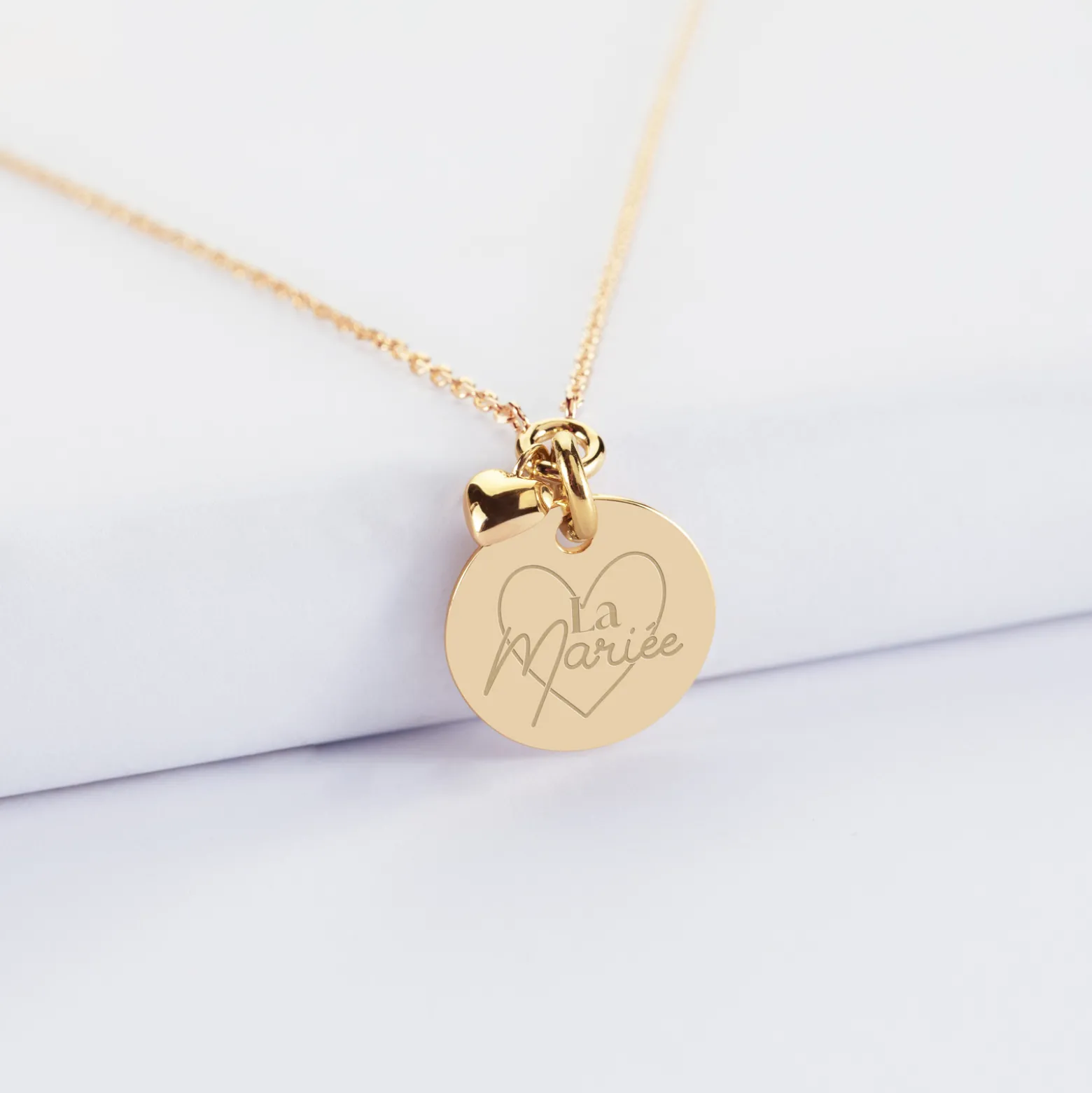 Collier mini coeur bombé Mariée personnalisé médaille gravée plaqué or 15 mm