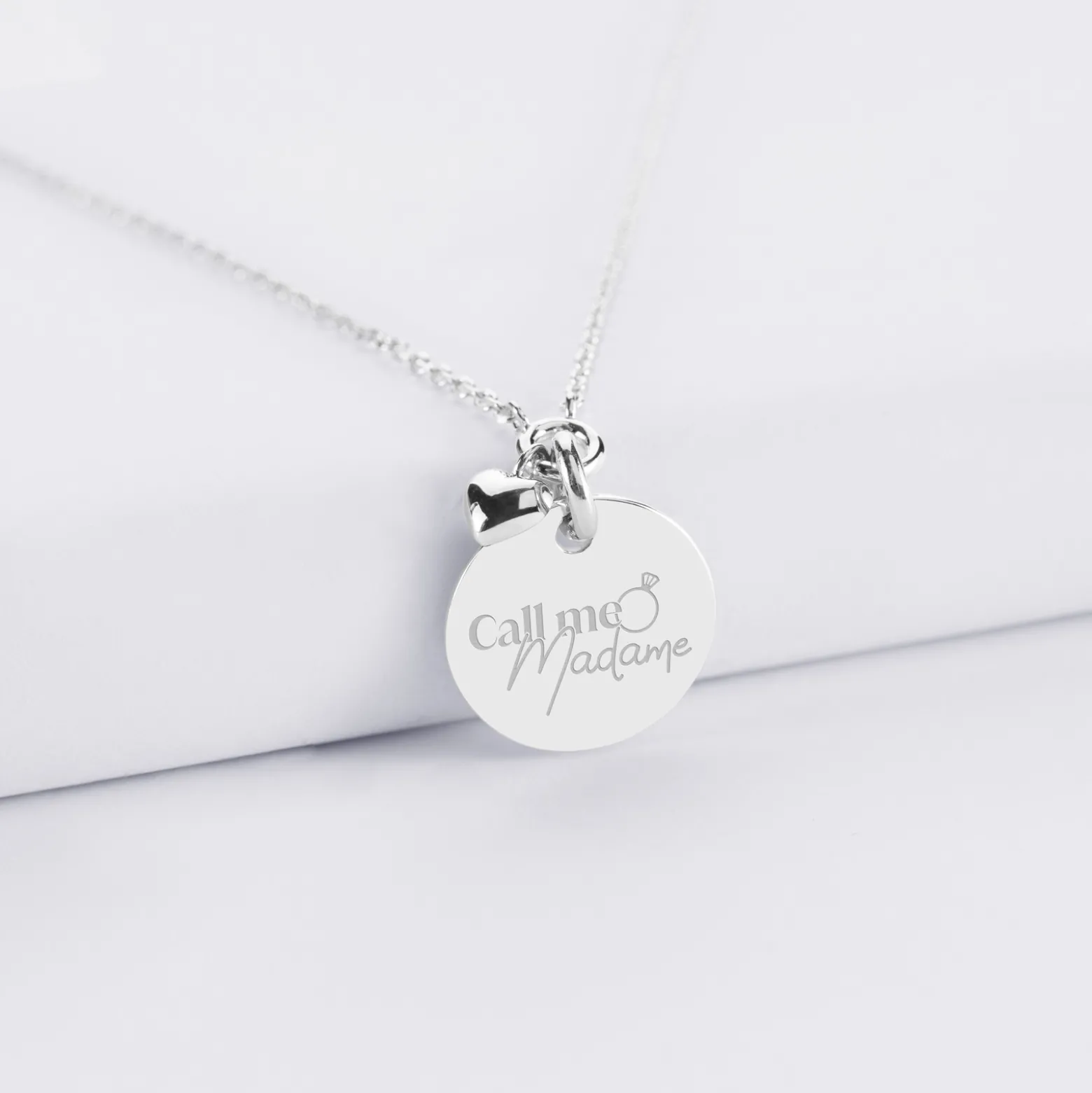 Collier mini coeur bombé Mariée personnalisé médaille gravée argent 15 mm