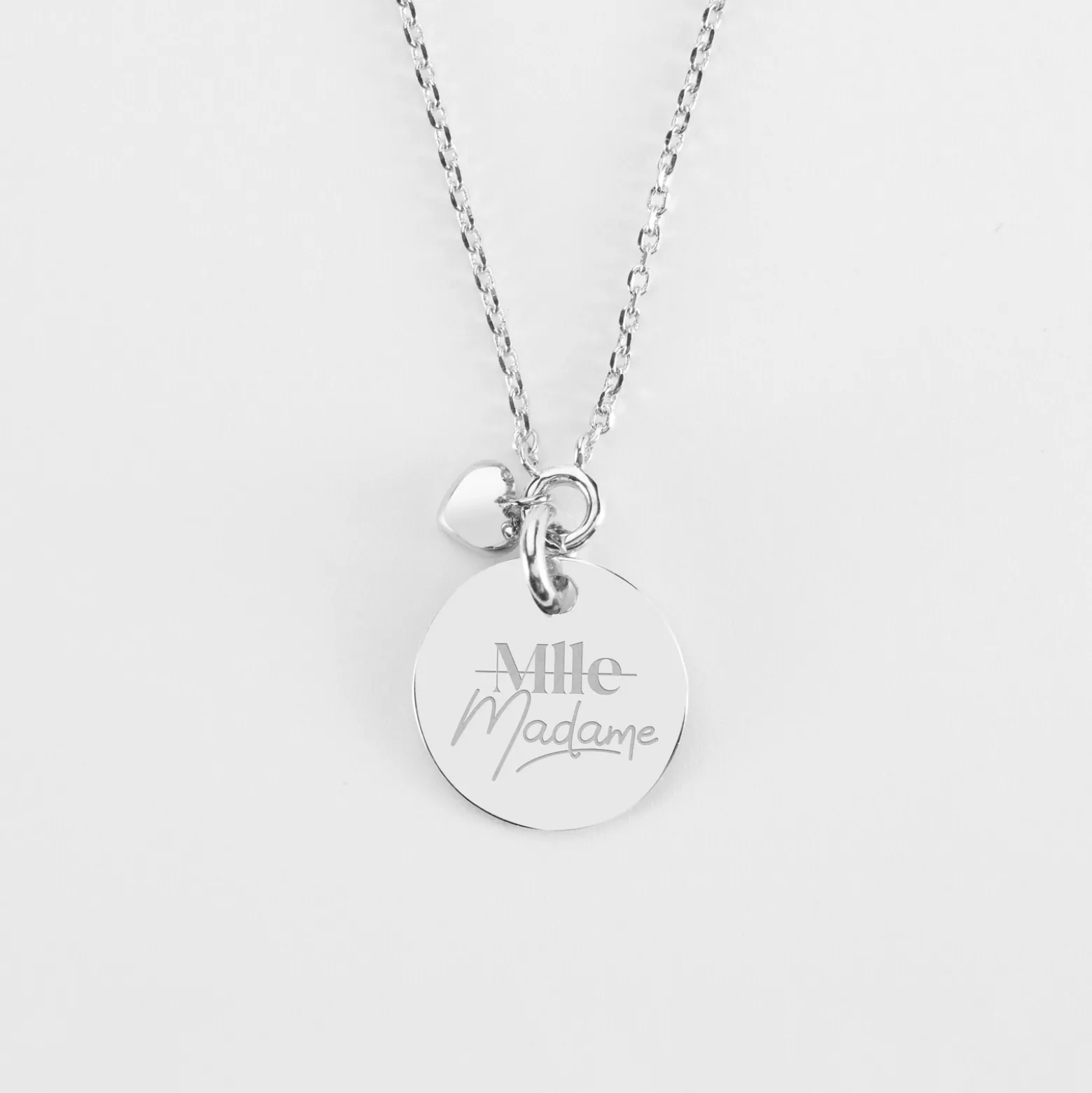 Collier mini coeur bombé Mariée personnalisé médaille gravée argent 15 mm