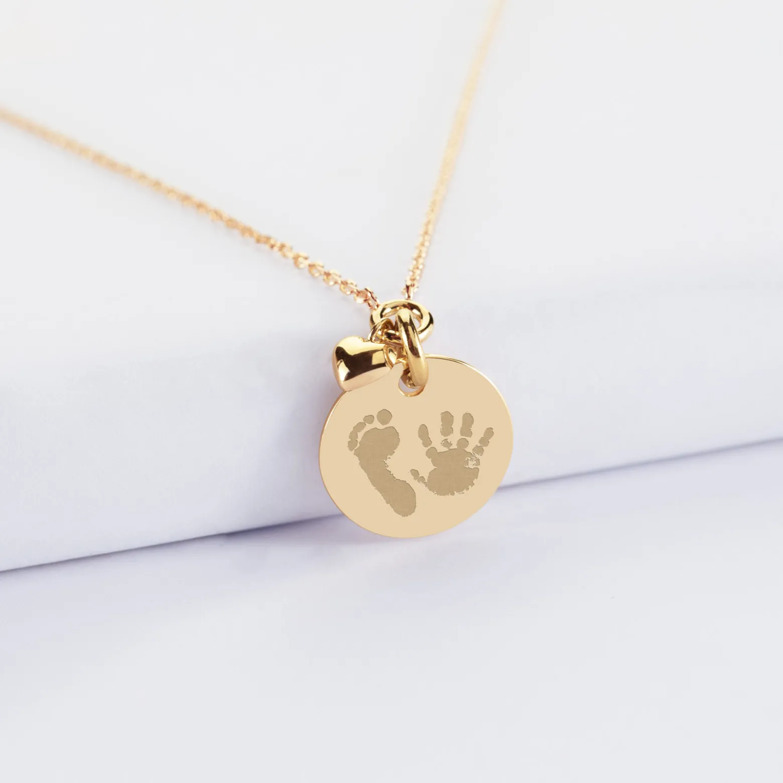 Collier mini coeur bombé personnalisé médaille gravée plaqué or 15 mm
