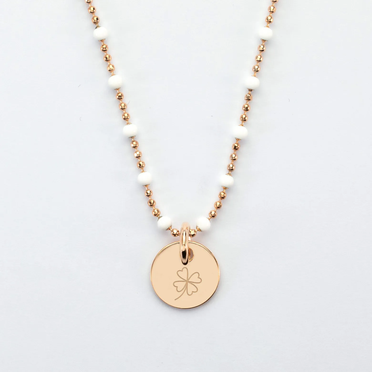 Collier perles colorées personnalisé médaille gravée plaqué or 10 mm