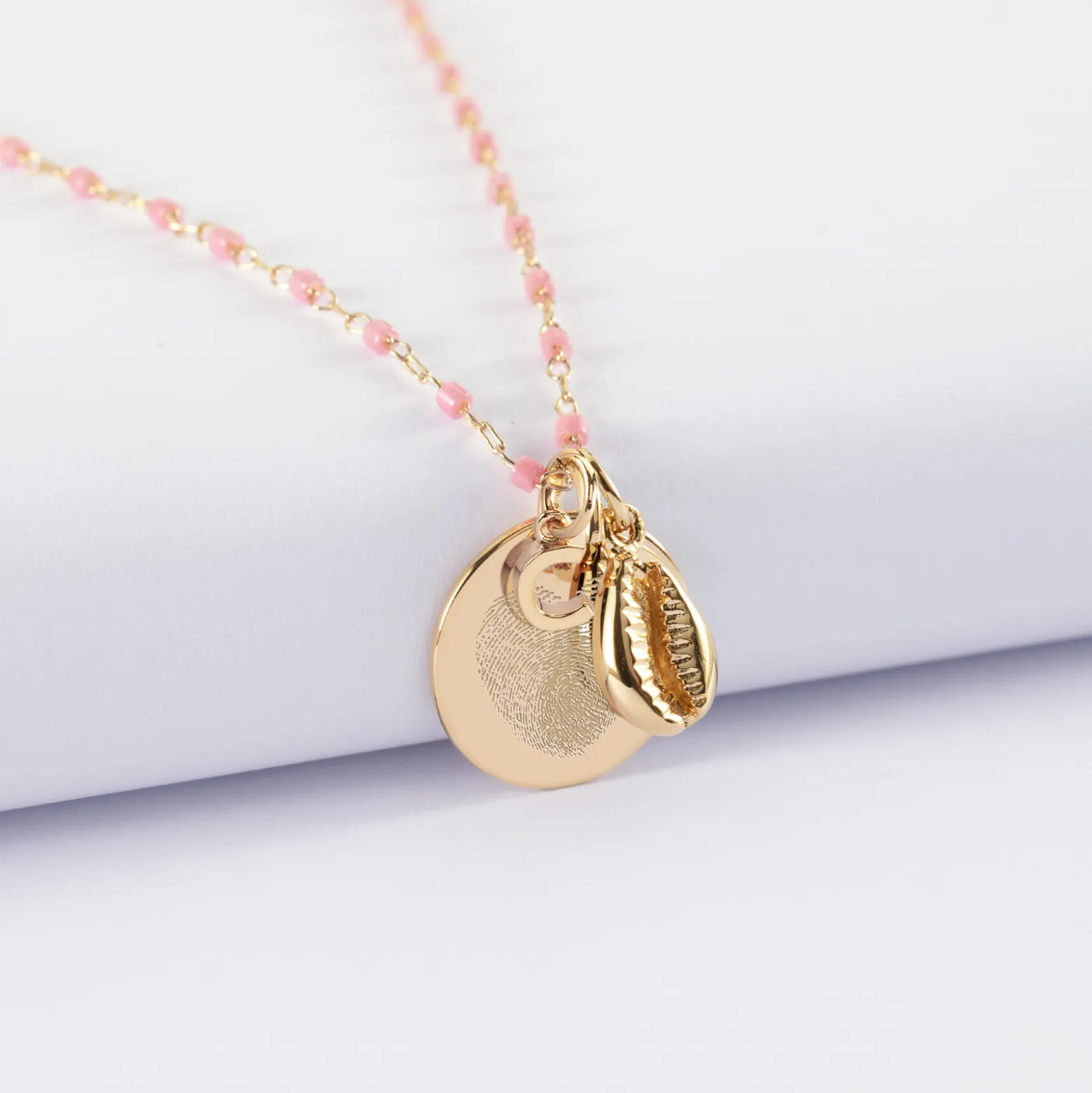 Collier perles Miyuki colorées personnalisé médaille gravée plaqué or 15 mm et breloque(s) summer - à composer