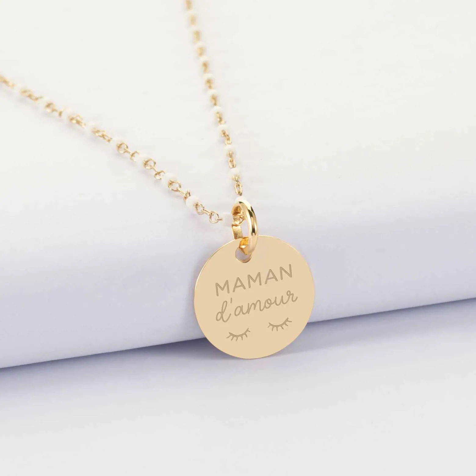 Collier perles Miyuki colorées personnalisé médaille gravée plaqué or 15 mm