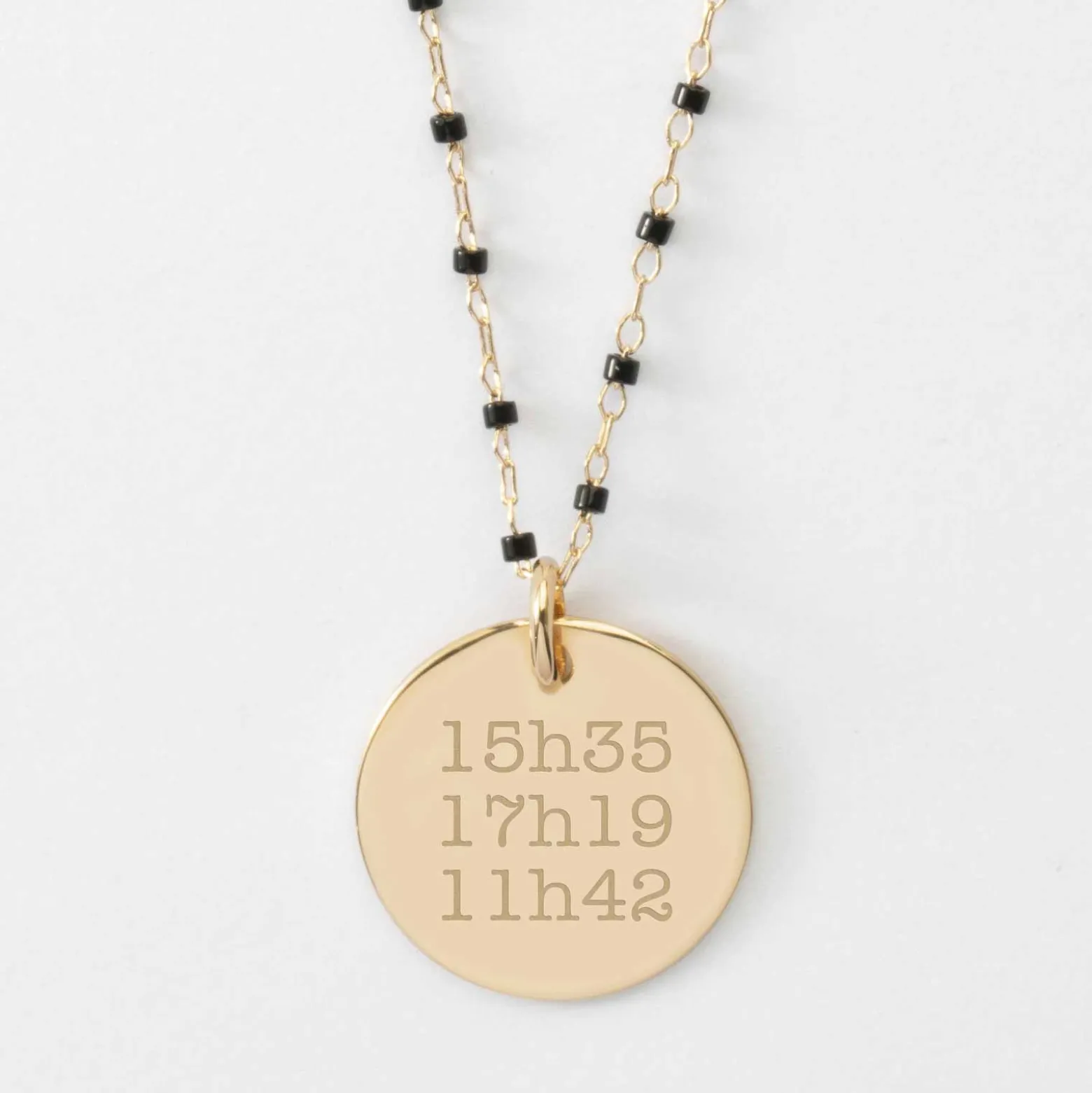 Collier perles Miyuki colorées personnalisé médaille gravée plaqué or 19 mm